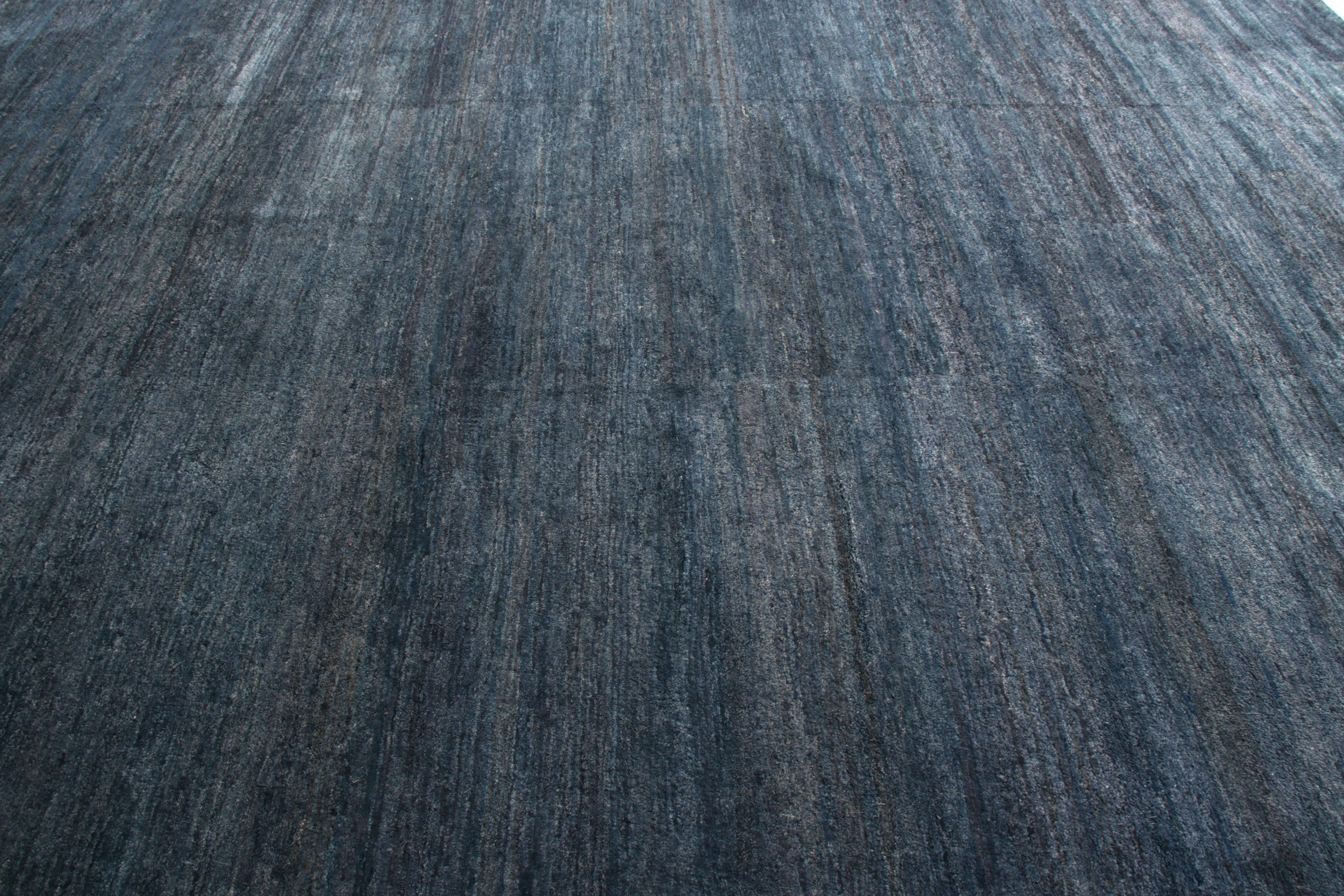 Handgeknüpfter moderner massiver Teppich und Kelim-Teppich, blaue zweifarbige Seide (Indisch) im Angebot