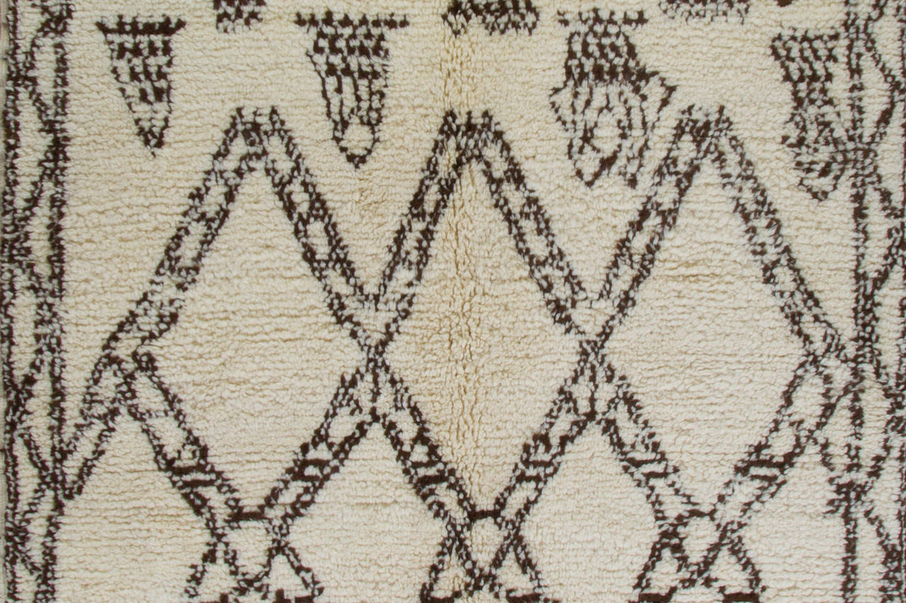 Handgefertigter marokkanischer Beni Ourain-Berberteppich, 100 % Wolle. Kundenspezifische Optionen verfügbar (Skandinavische Moderne) im Angebot