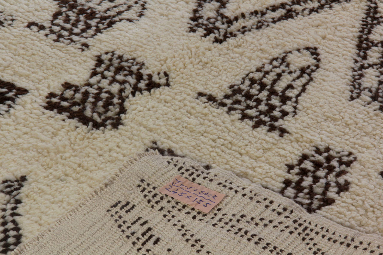 Handgefertigter marokkanischer Beni Ourain-Berberteppich, 100 % Wolle. Kundenspezifische Optionen verfügbar (Marokkanisch) im Angebot