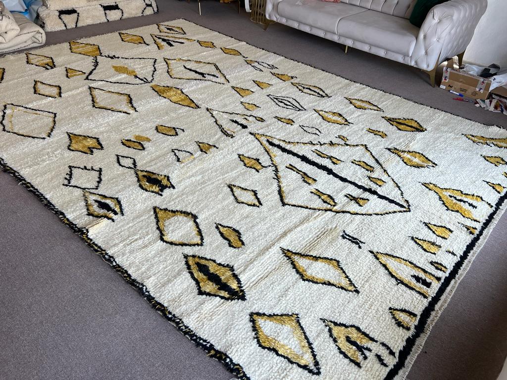Noué à la main Tapis marocain Tulu noué à la main en ivoire, marron foncé et jaune moutarde. 100 % laine en vente