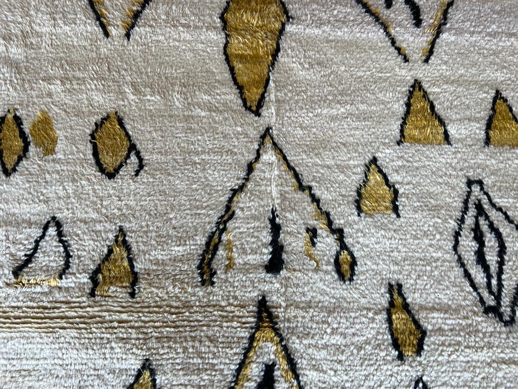 Laine Tapis marocain Tulu noué à la main en ivoire, marron foncé et jaune moutarde. 100 % laine en vente