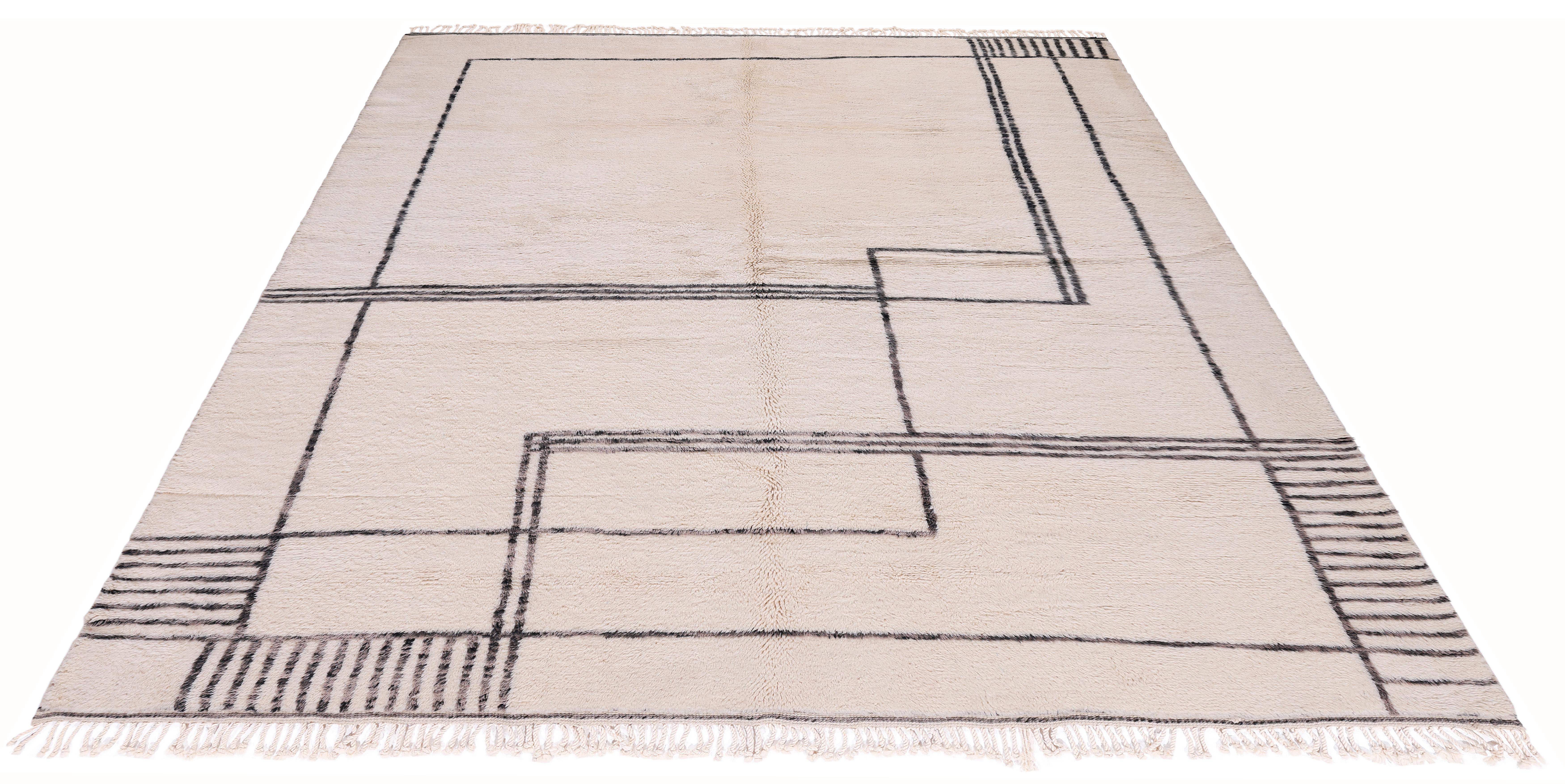XXI secolo e contemporaneo Tappeto in lana marocchina annodato a mano con un moderno design lineare e minimalista in vendita