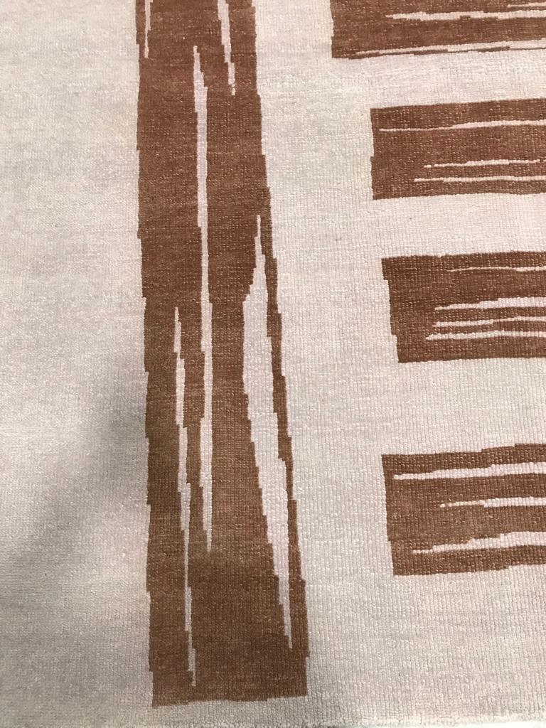 Handgeknüpfter zeitgenössischer hellrosa, bläulich-brauner Teppich im abstrakten Design (Indisch)