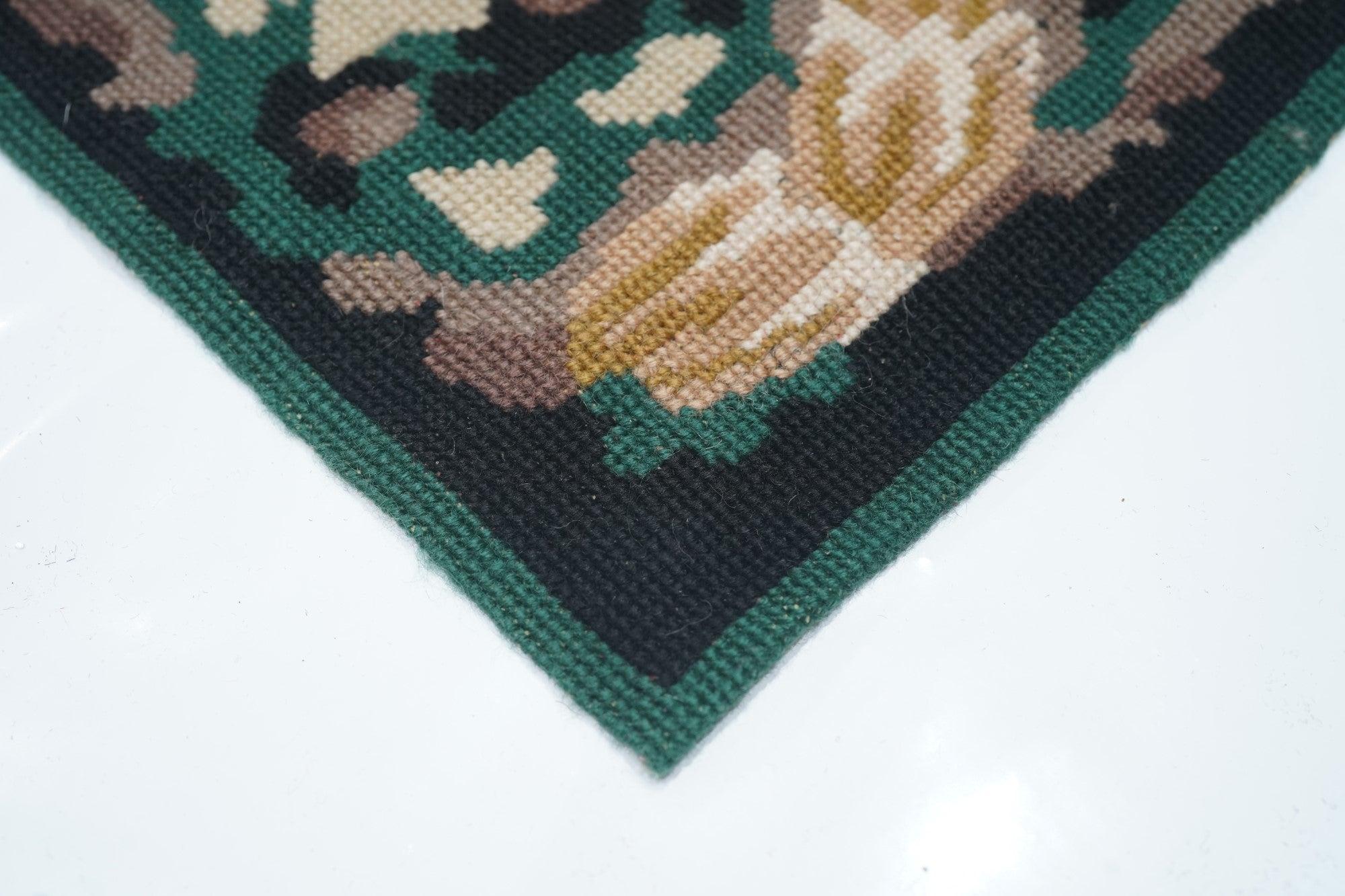 Europeo Tappeto in lana a punta d'ago annodato a mano 2'6'' x 5'11'' in vendita