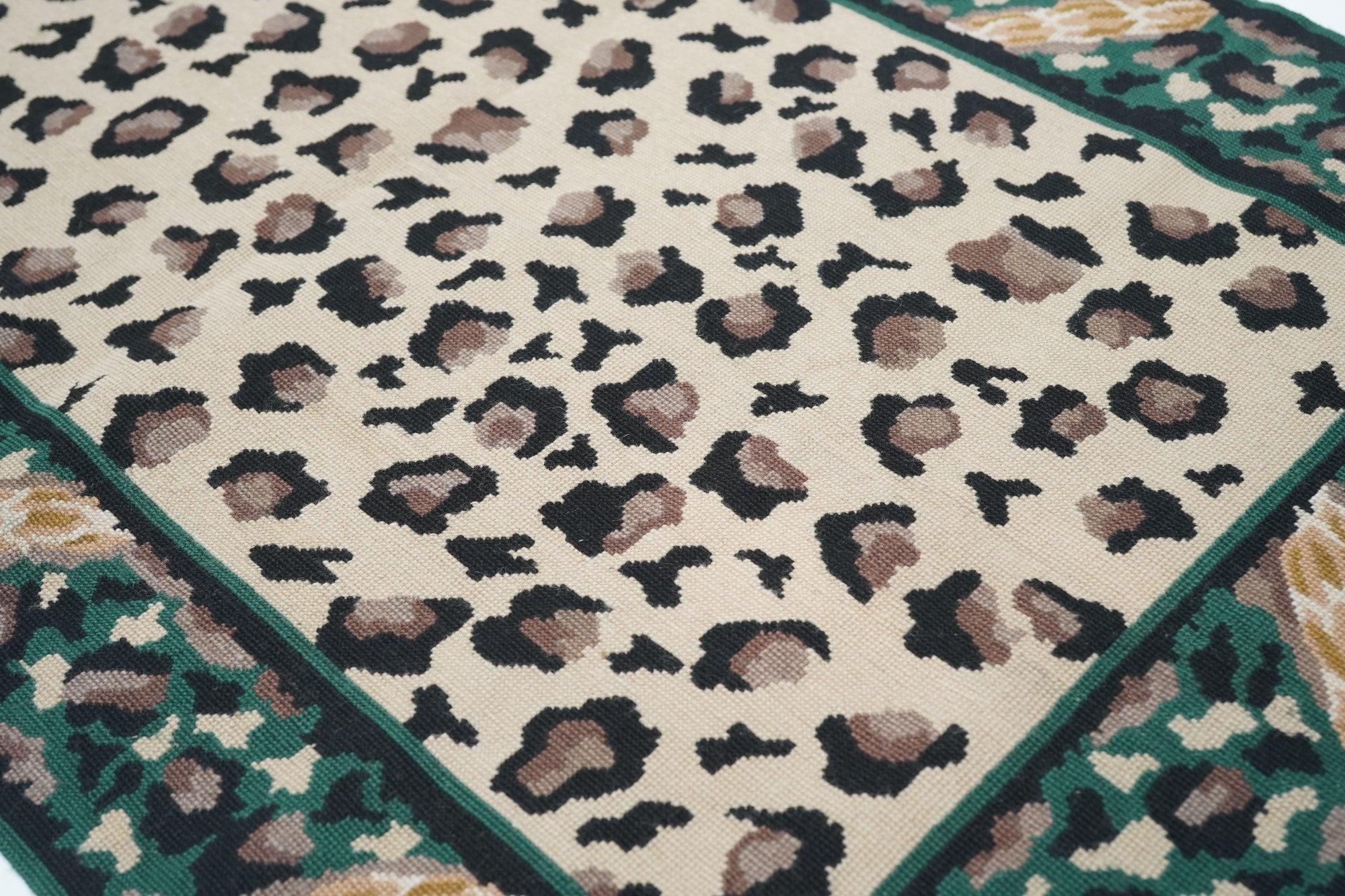 Europeo Tappeto in lana a punta d'ago annodato a mano 2'6'' x 9'11'' in vendita