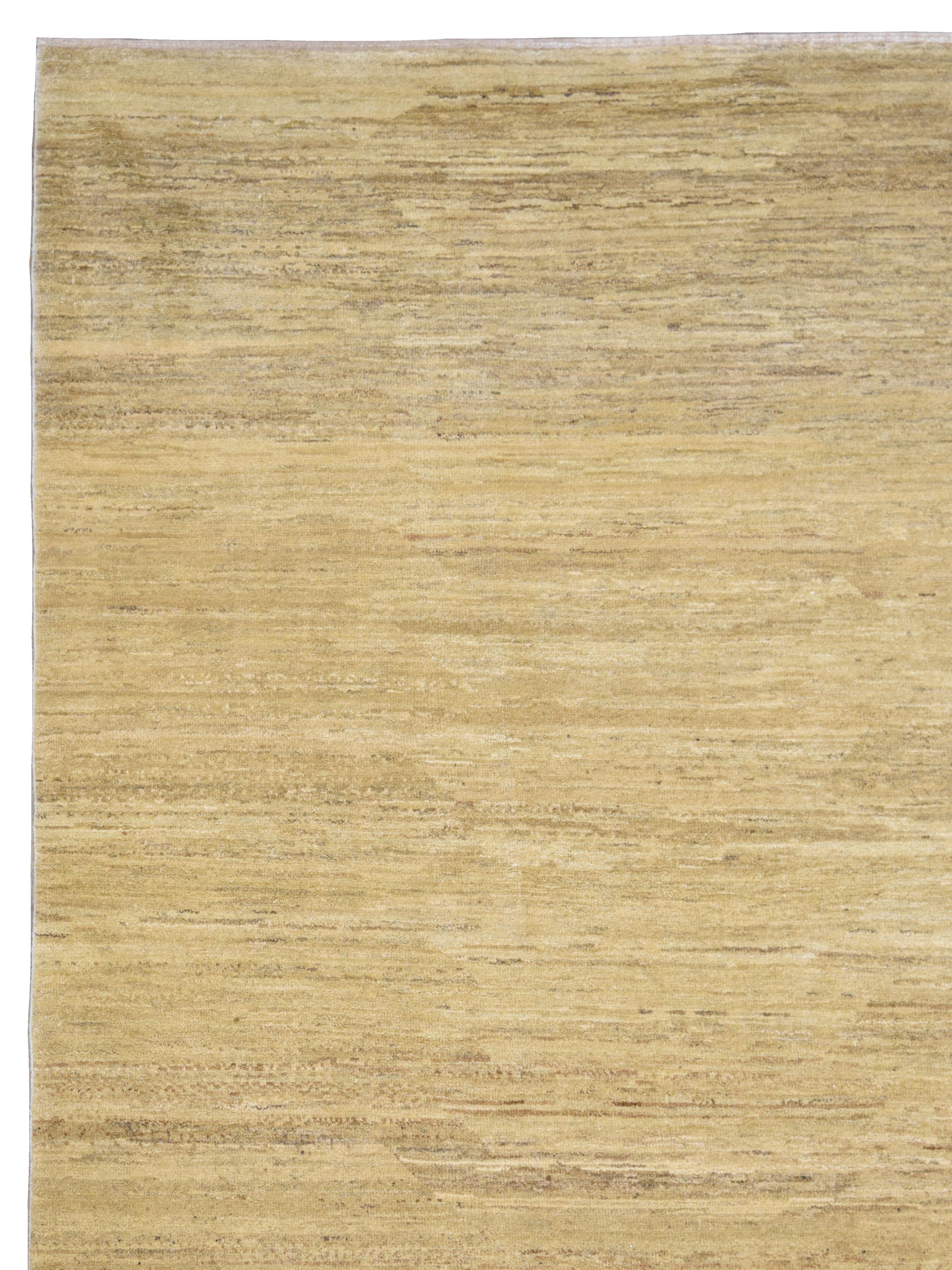 Handgeknüpfter, neutraler, minimalistischer, minimalistischer persischer Wollteppich in Beige und Sand, 8' x 10' (21. Jahrhundert und zeitgenössisch) im Angebot