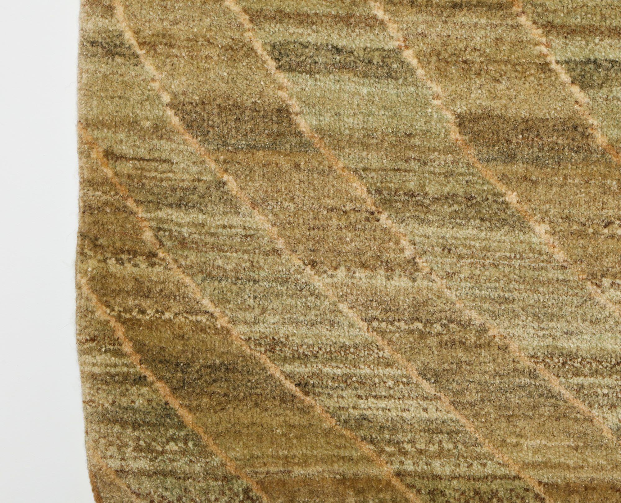 Teinture végétale Hand-Knotted Organic Modern Persian Carpet in Soft Olive and Taupe, 5' x 7' en vente