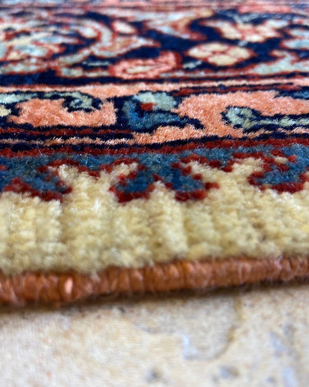 Tapis persan noué à la main en Mohtasham, crème, bourgogne et marine, 4 pi x 6 pi en vente 3