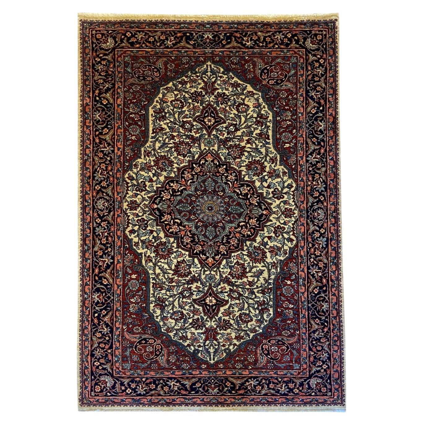 Tapis persan noué à la main en Mohtasham, crème, bourgogne et marine, 4 pi x 6 pi en vente