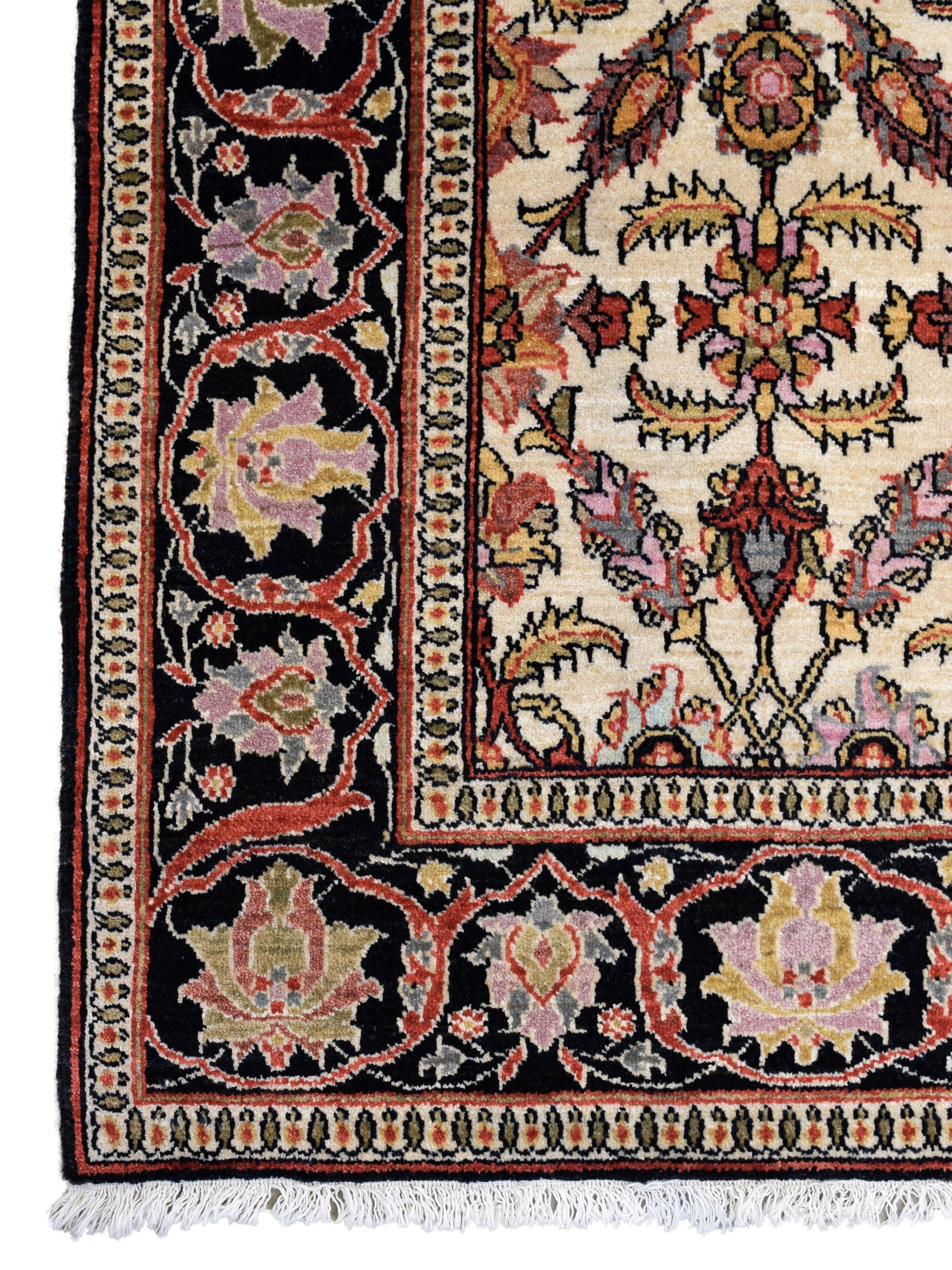 Tapis persan noué à la main avec médaillons floraux en crème, rouille, noir, 5' x 7 en vente 2