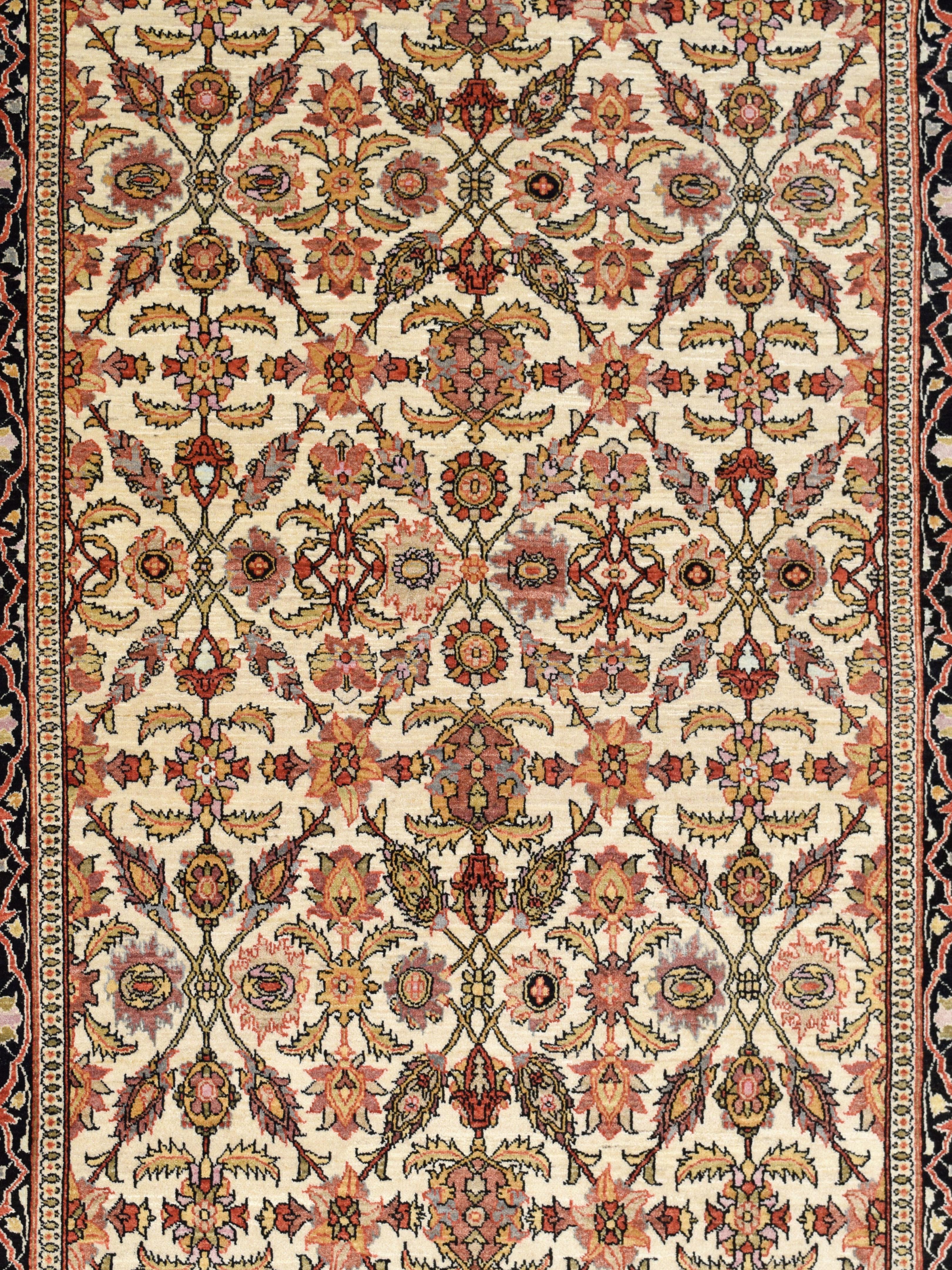 Tapis persan noué à la main avec médaillons floraux en crème, rouille, noir, 5' x 7 en vente 3