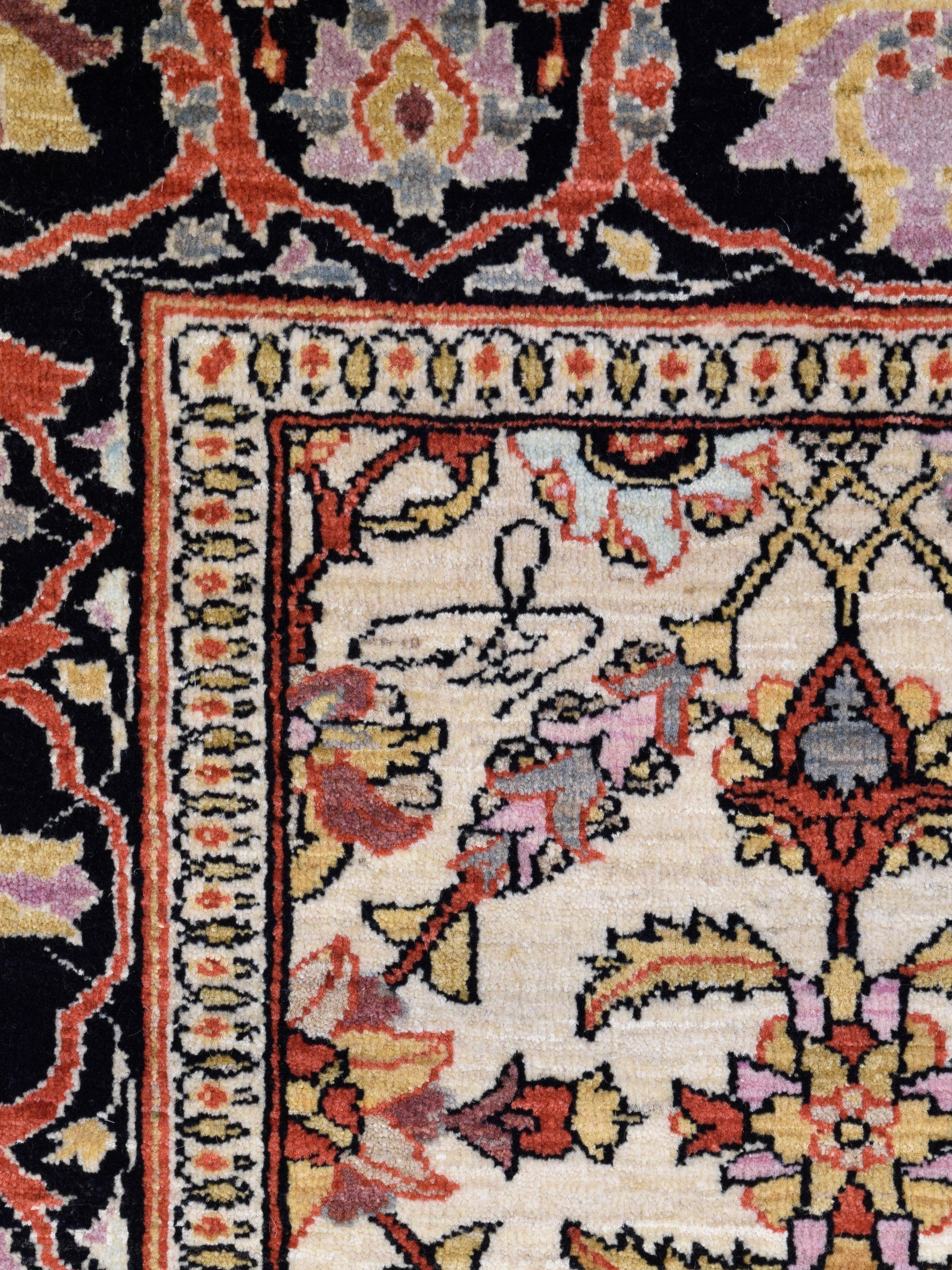 Teinture végétale Tapis persan noué à la main avec médaillons floraux en crème, rouille, noir, 5' x 7 en vente