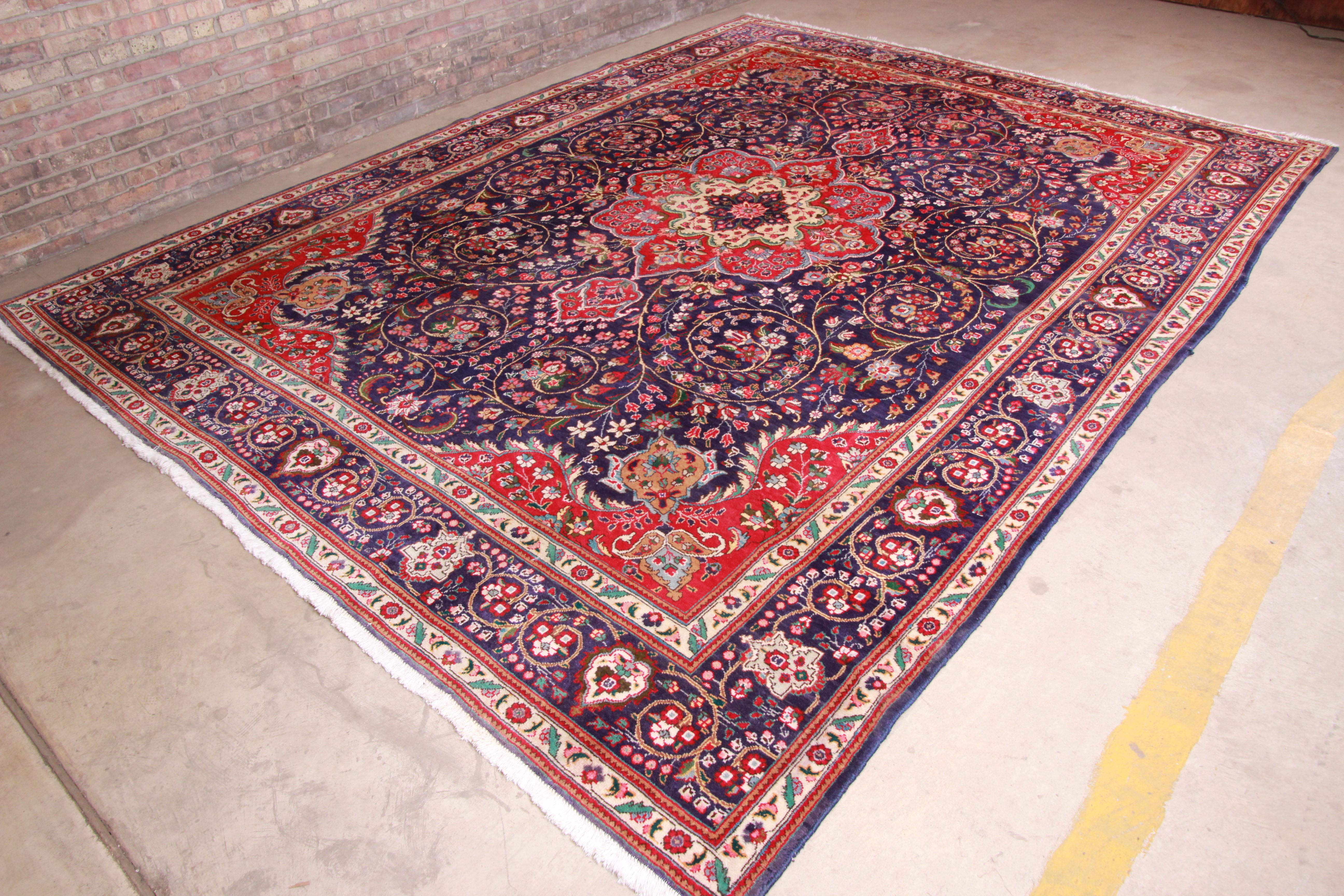 Hand Knotted Persian Tabriz Area Rug In Good Condition In South Bend, IN