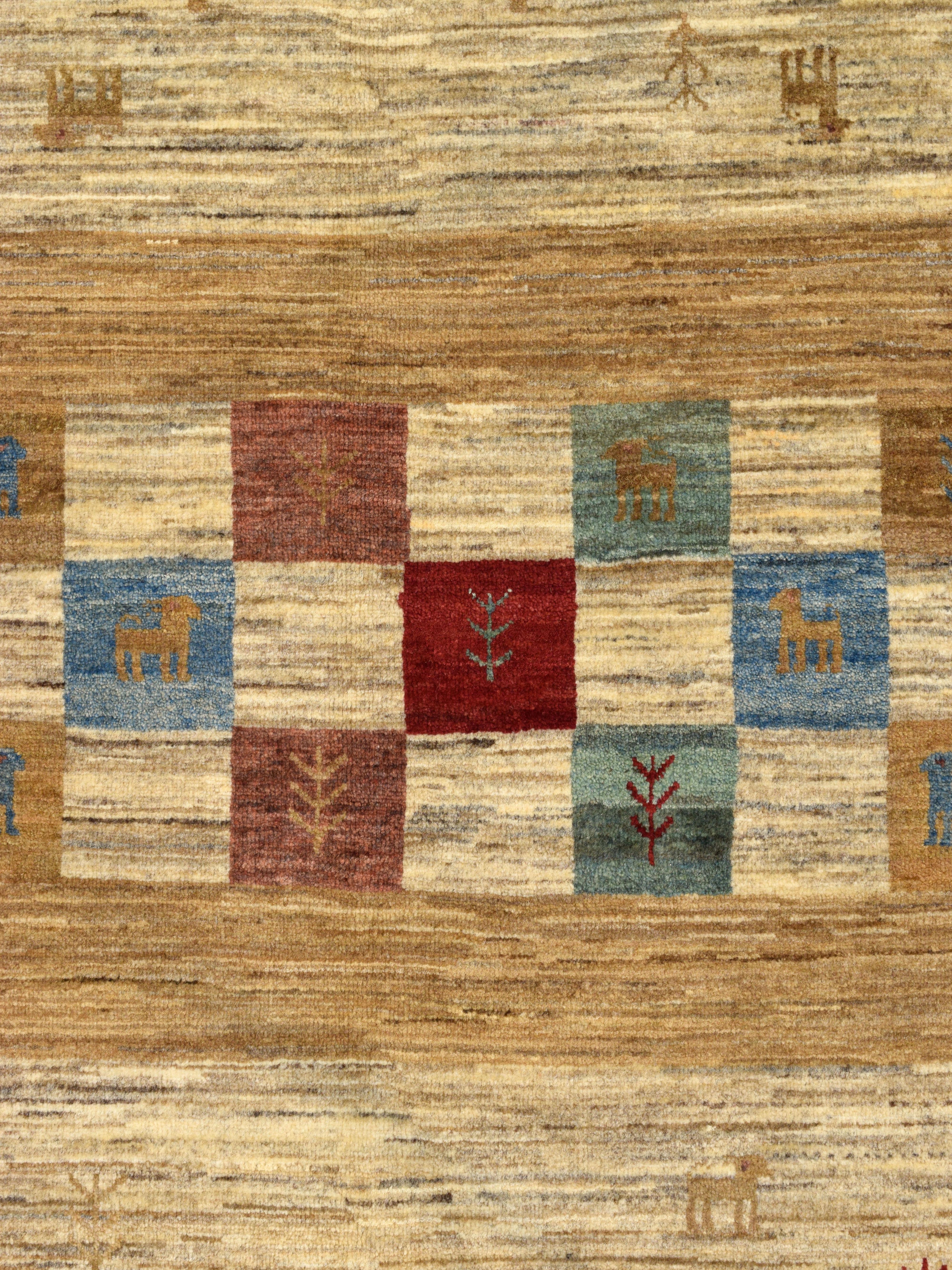 Perse Tapis tribal persan noué à la main en laine teinte naturellement, tons de terre, 4 pi x 6 pi en vente