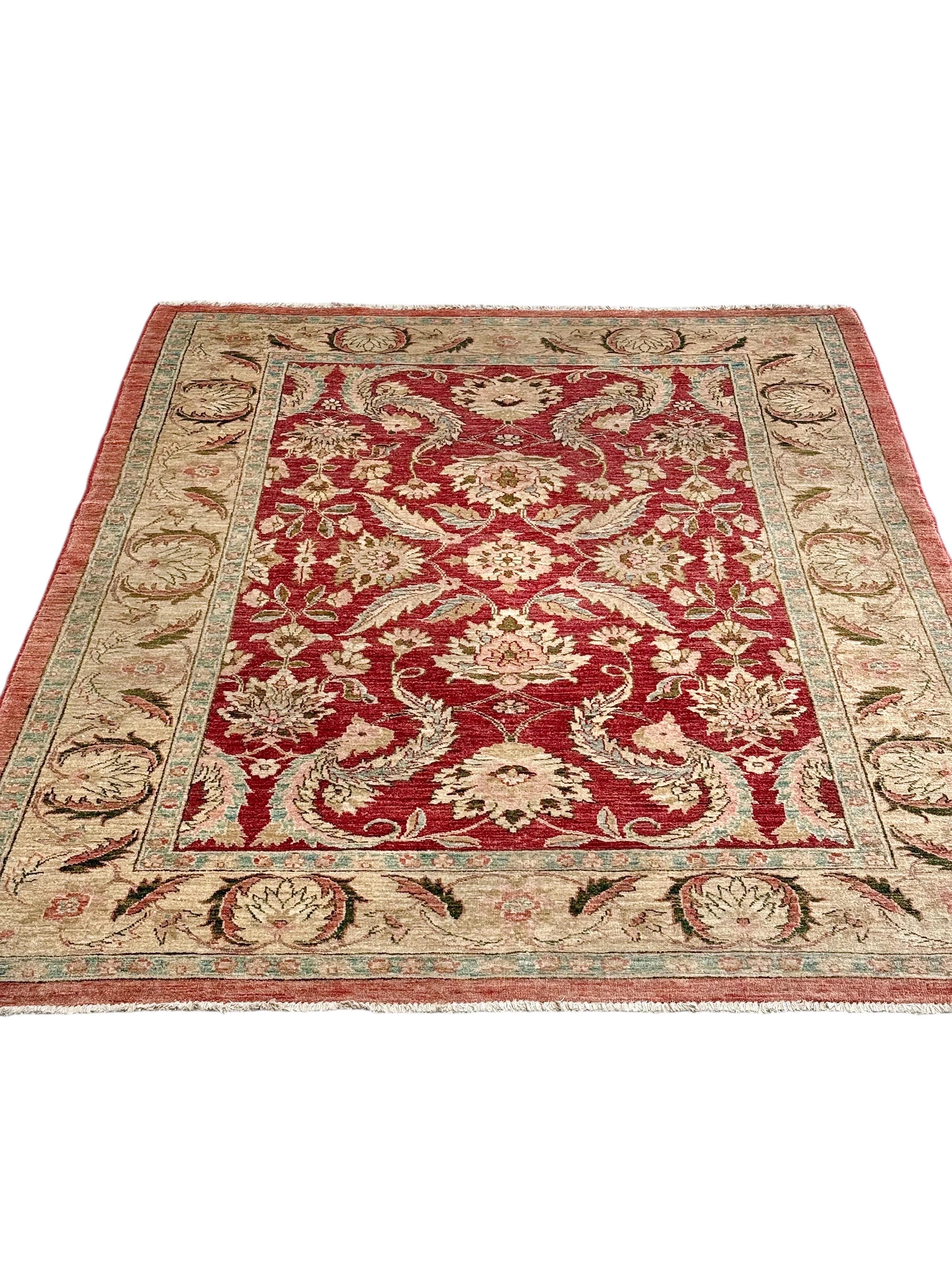 Handgeknüpfter Teppich aus persischer Wolle mit rotem Feld und floraler Bordüre (20. Jahrhundert) im Angebot