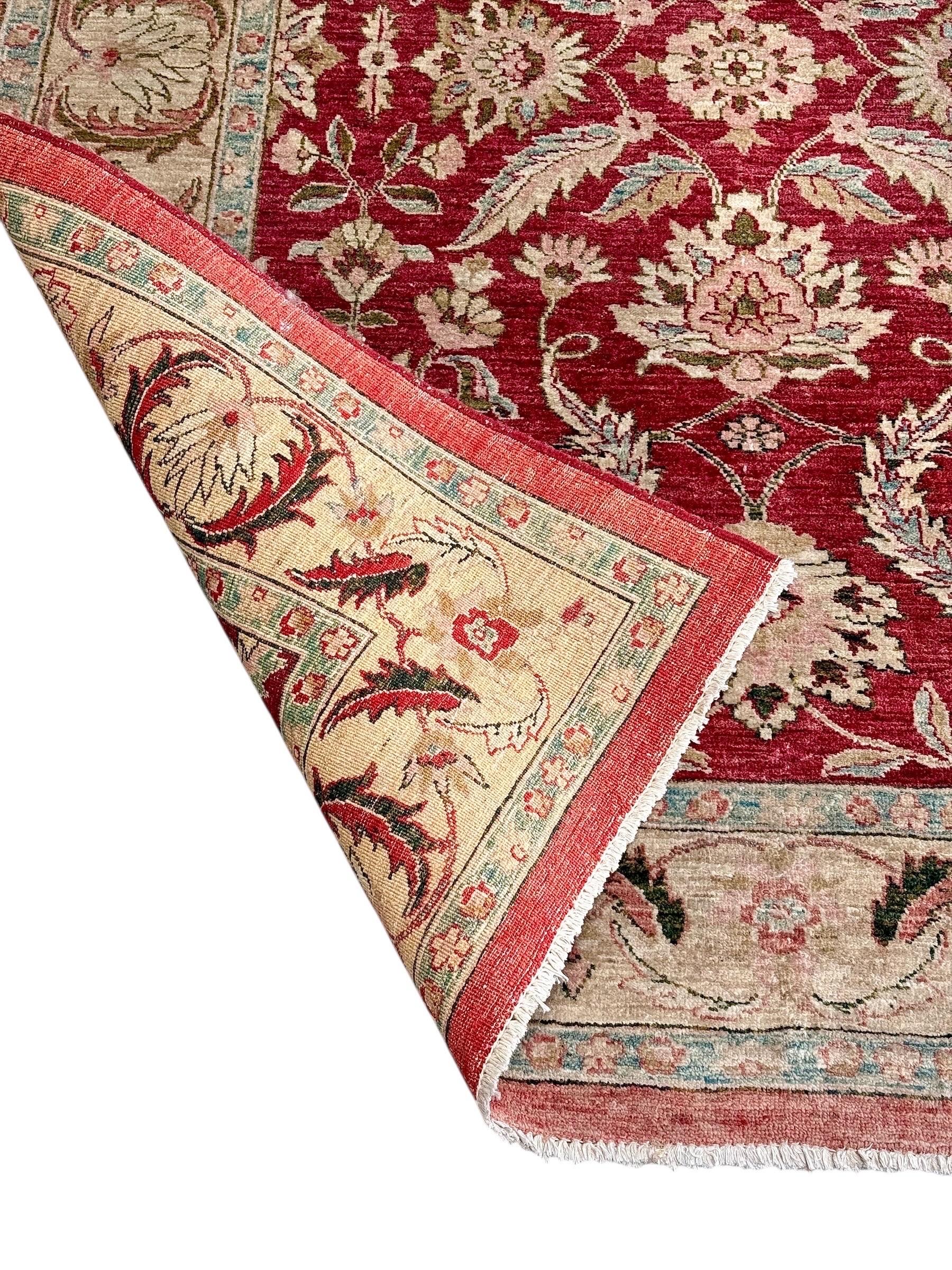 Handgeknüpfter Teppich aus persischer Wolle mit rotem Feld und floraler Bordüre im Angebot 2