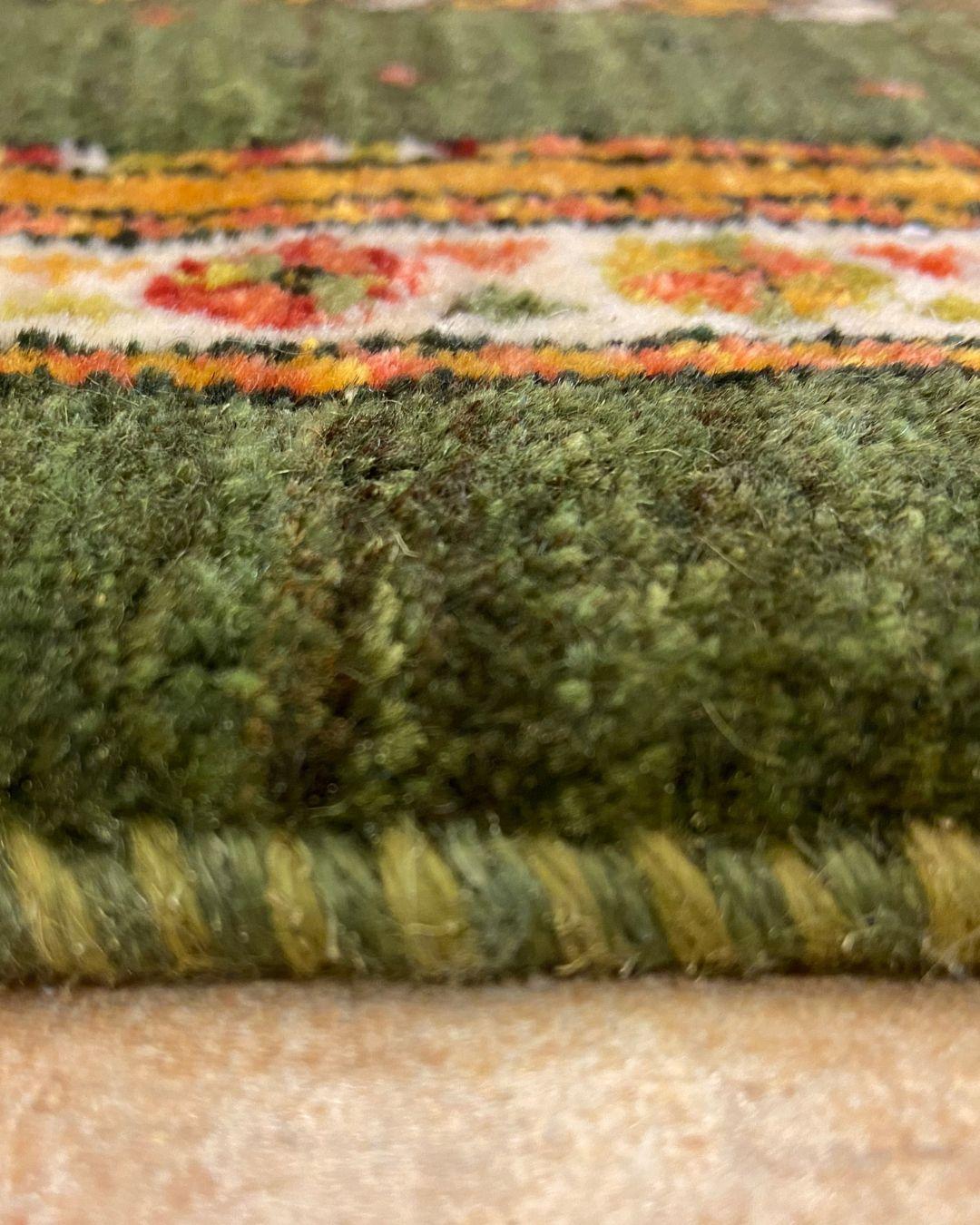 Vintage Persischer Wollteppich mit stilisiertem Tiermotiv, Grün und Elfenbein, 2x3 im Angebot 3