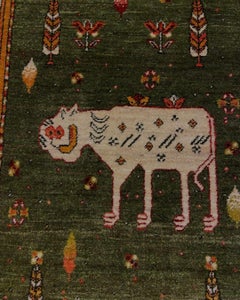 Alfombra persa vintage de lana con motivo animal estilizado, verde y marfil, 2x3