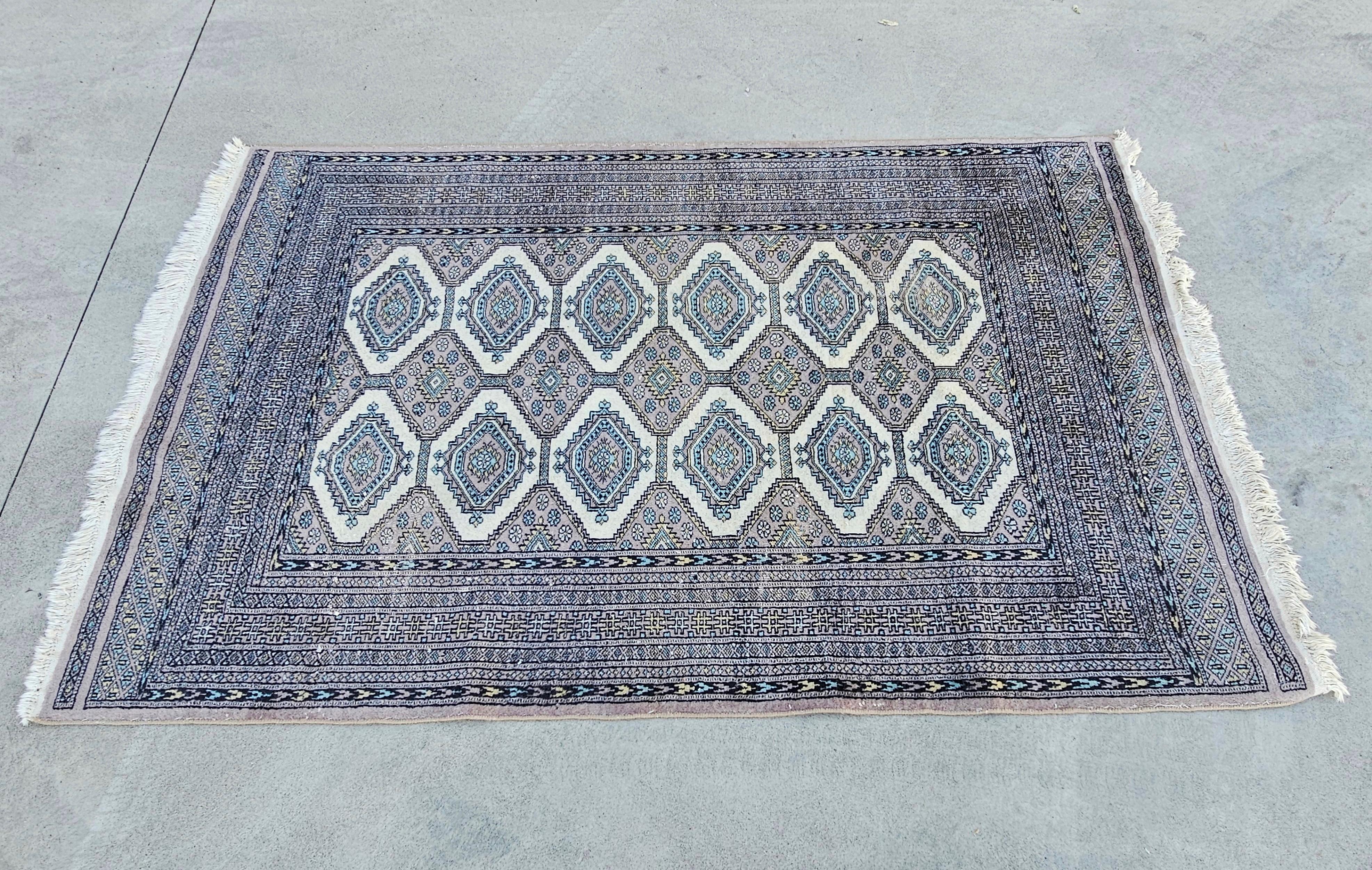 Hand-Knotted Punjabi Bokhara Rug in gray-light violet colour, Pakistan 1940s For Sale 3