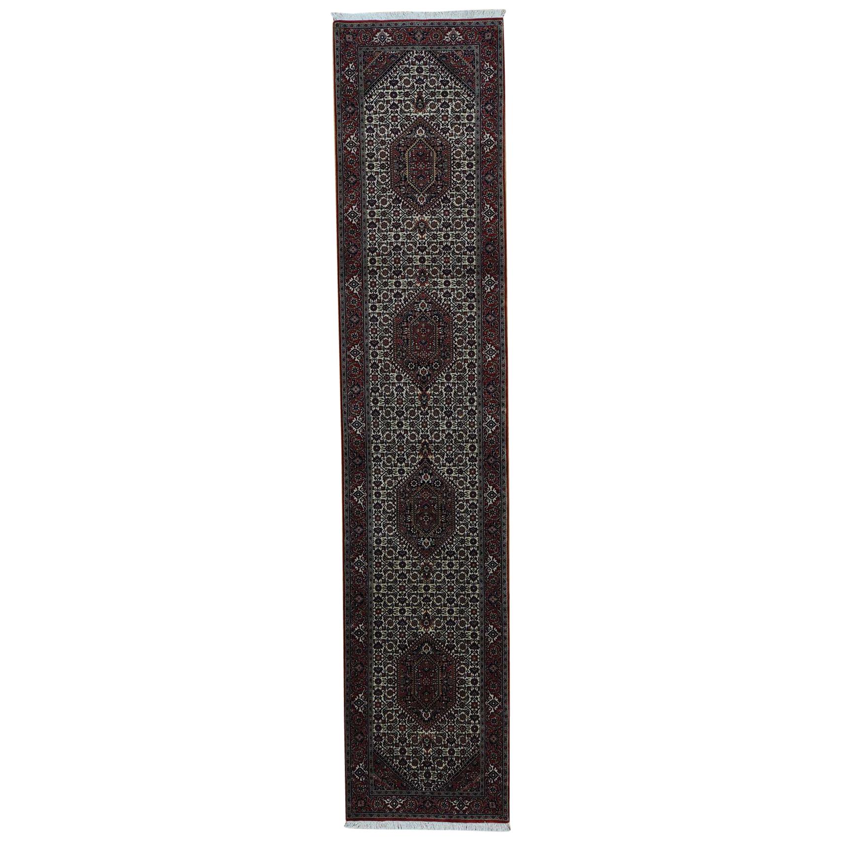 Hand Knotted Pure Wool Persian Tabriz Oriental Runner Rug For Sale