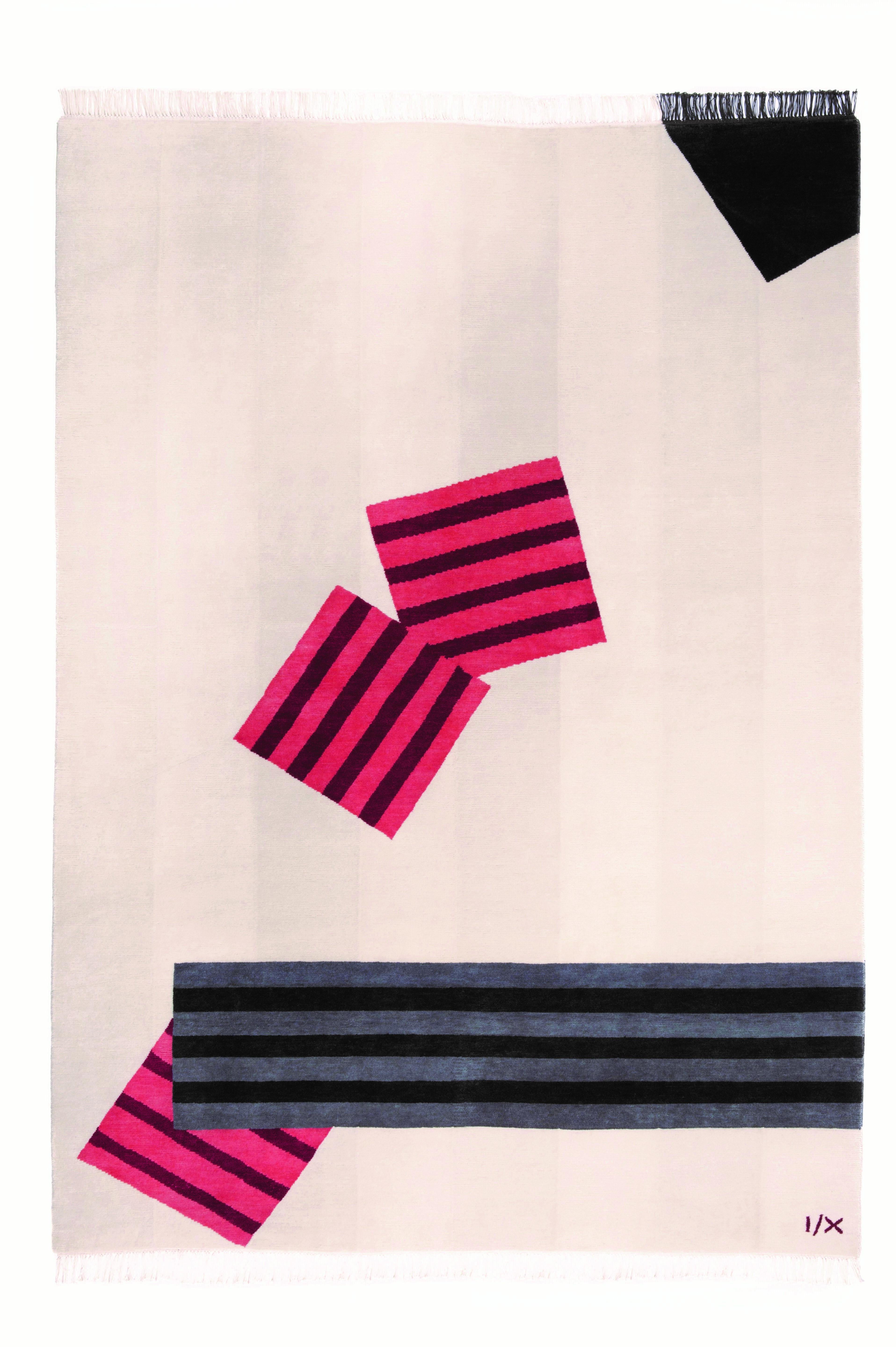 Indien Tapis Modernity Geometric Neutral Beige Stripes White Black Grey & Red Wool Carpet (tapis de laine) en vente
