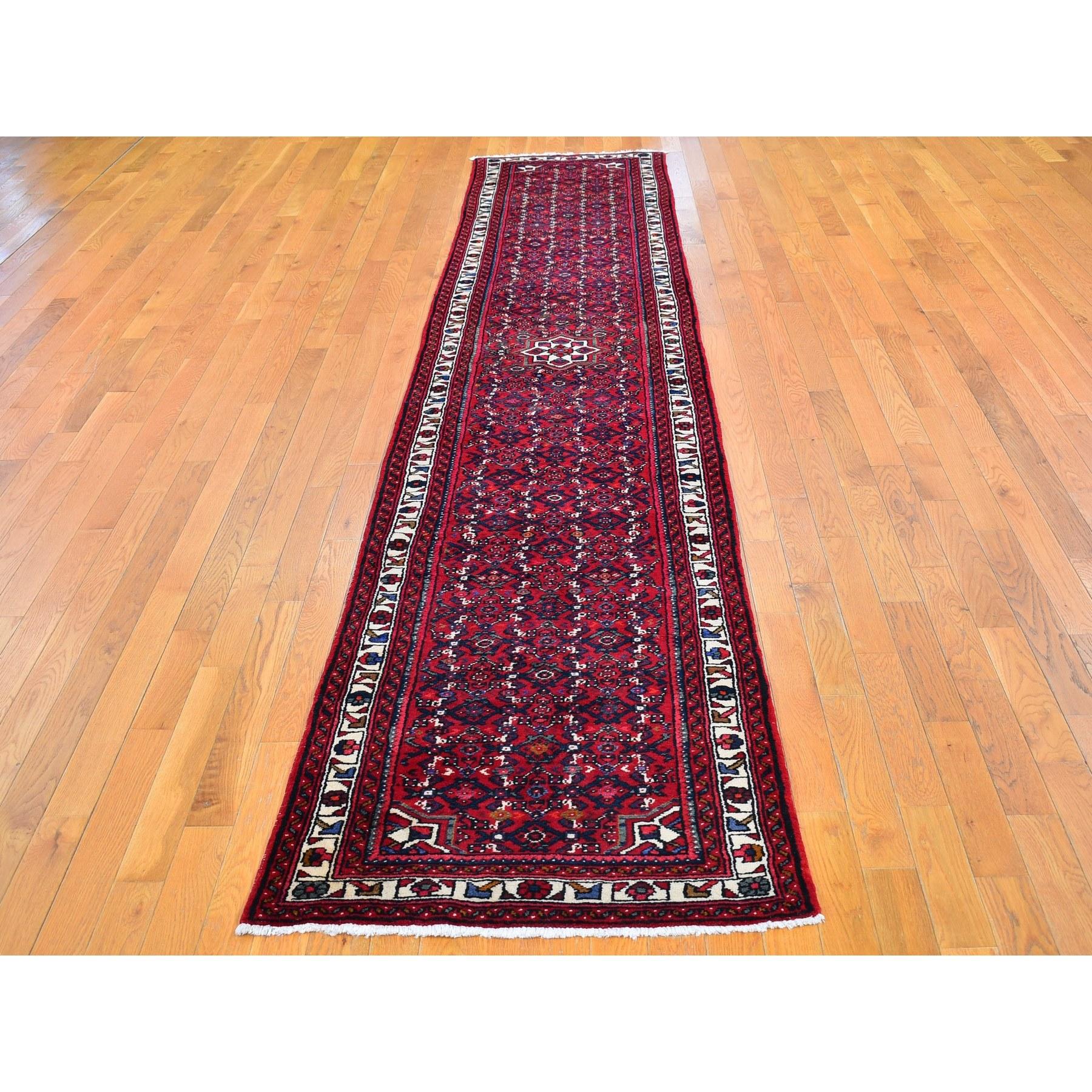 Esta fabulosa alfombra anudada a mano ha sido creada y diseñada para ofrecer mayor resistencia y durabilidad. Esta alfombra ha sido elaborada a mano durante semanas con el método tradicional que se utiliza para hacer
Tamaño exacto de la alfombra en