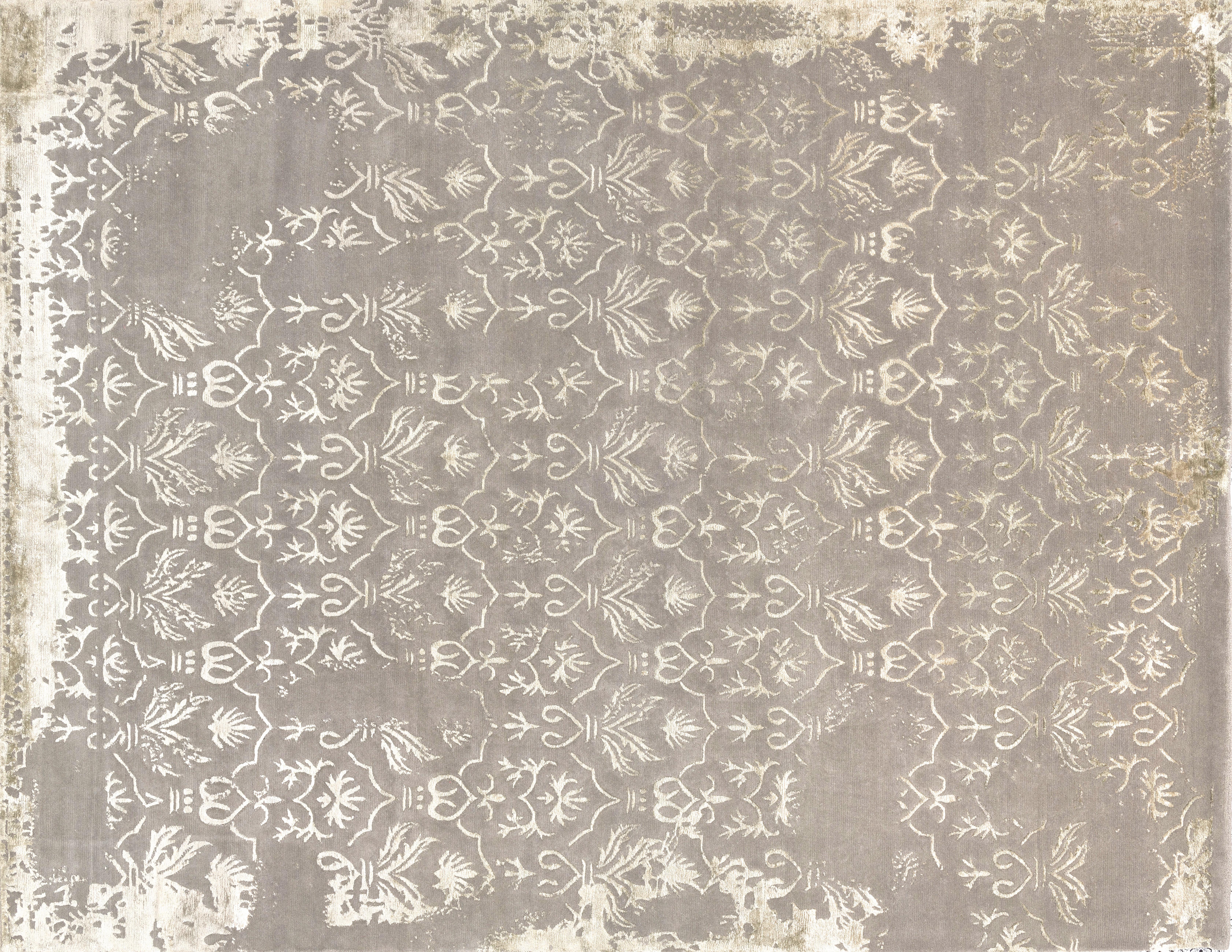 Annodato a mano Tappeto 21st Century Damask V1 in lana e seta dell'Himalaya grigio in vendita