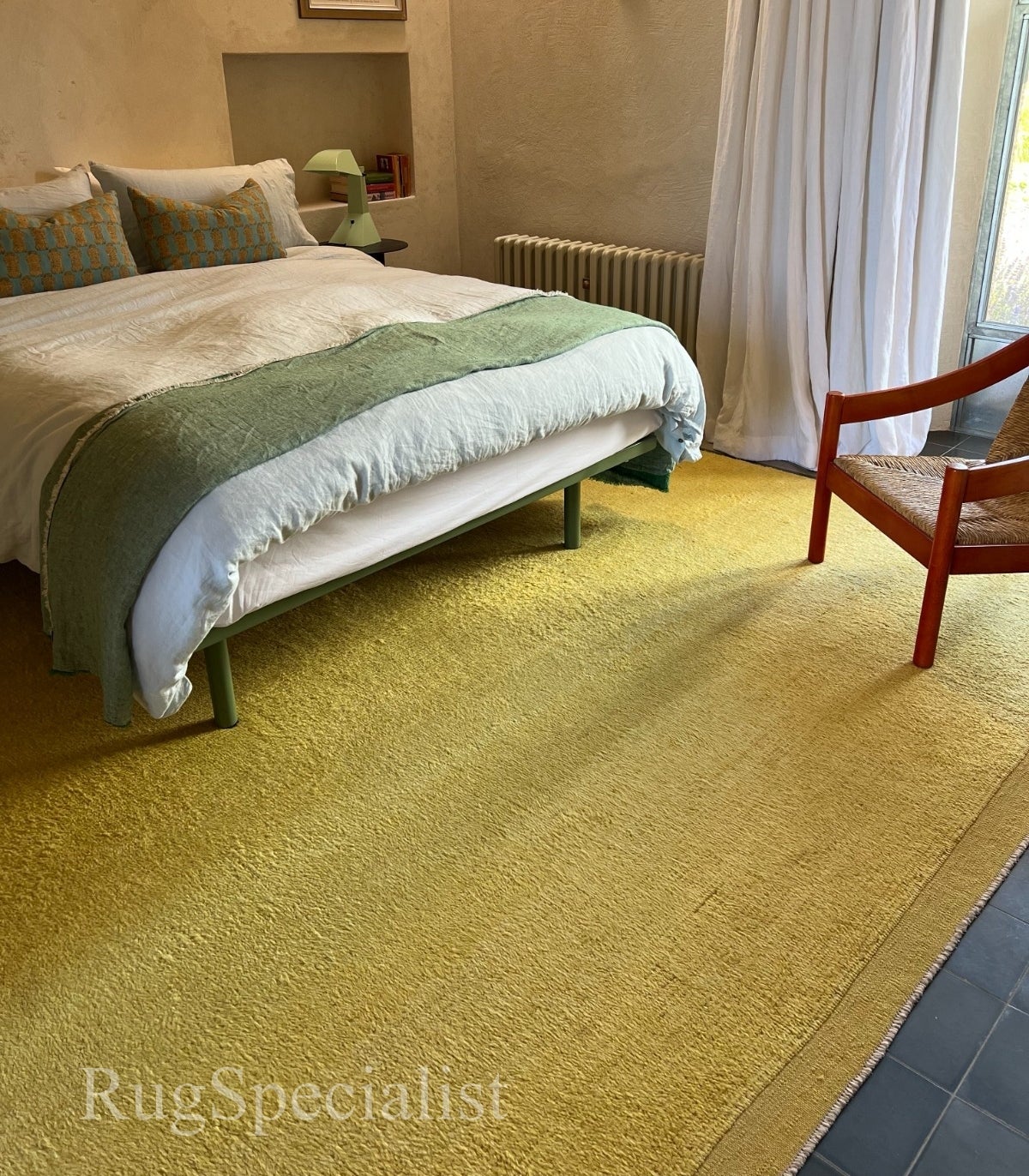 Alfombra Anudada a Mano en Color Amarillo Sólido. 100% Lana. Alfombra contemporánea hecha a mano en venta