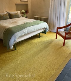 Alfombra Anudada a Mano en Color Amarillo Sólido. 100% Lana. Alfombra contemporánea hecha a mano