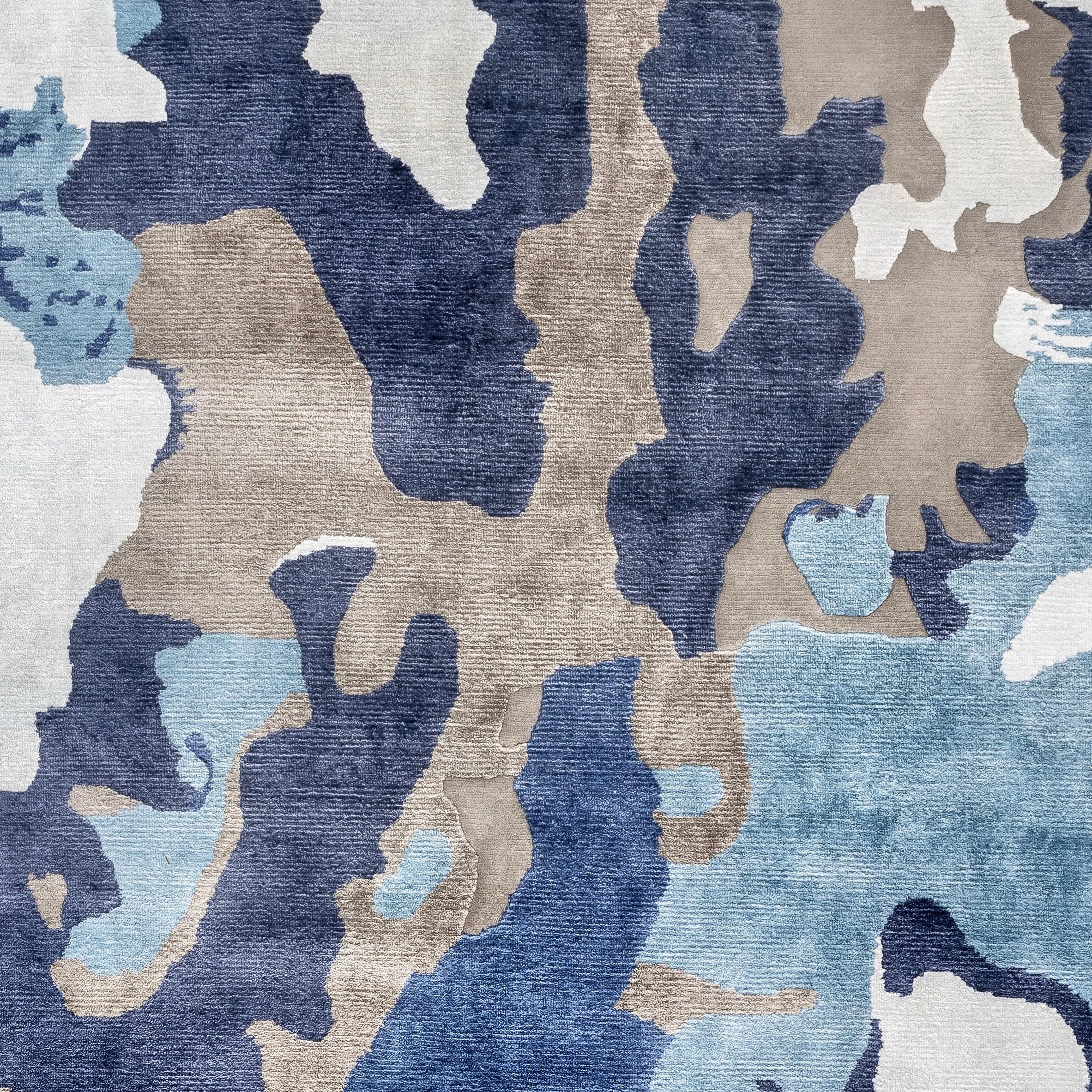 Nepalese 21st Century Carpet Rug Kommando in Himalayan Wool and Silk Blue, Gray, White