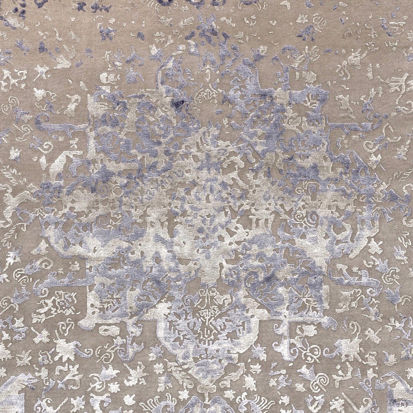 Inspired by the ancient Persian civilization, famous all over the world for its textile tradition, Persepoli is an elegant model with rich details. Its oriental echo is embellished with a delicate vintage effect that gives the rug the same allure as