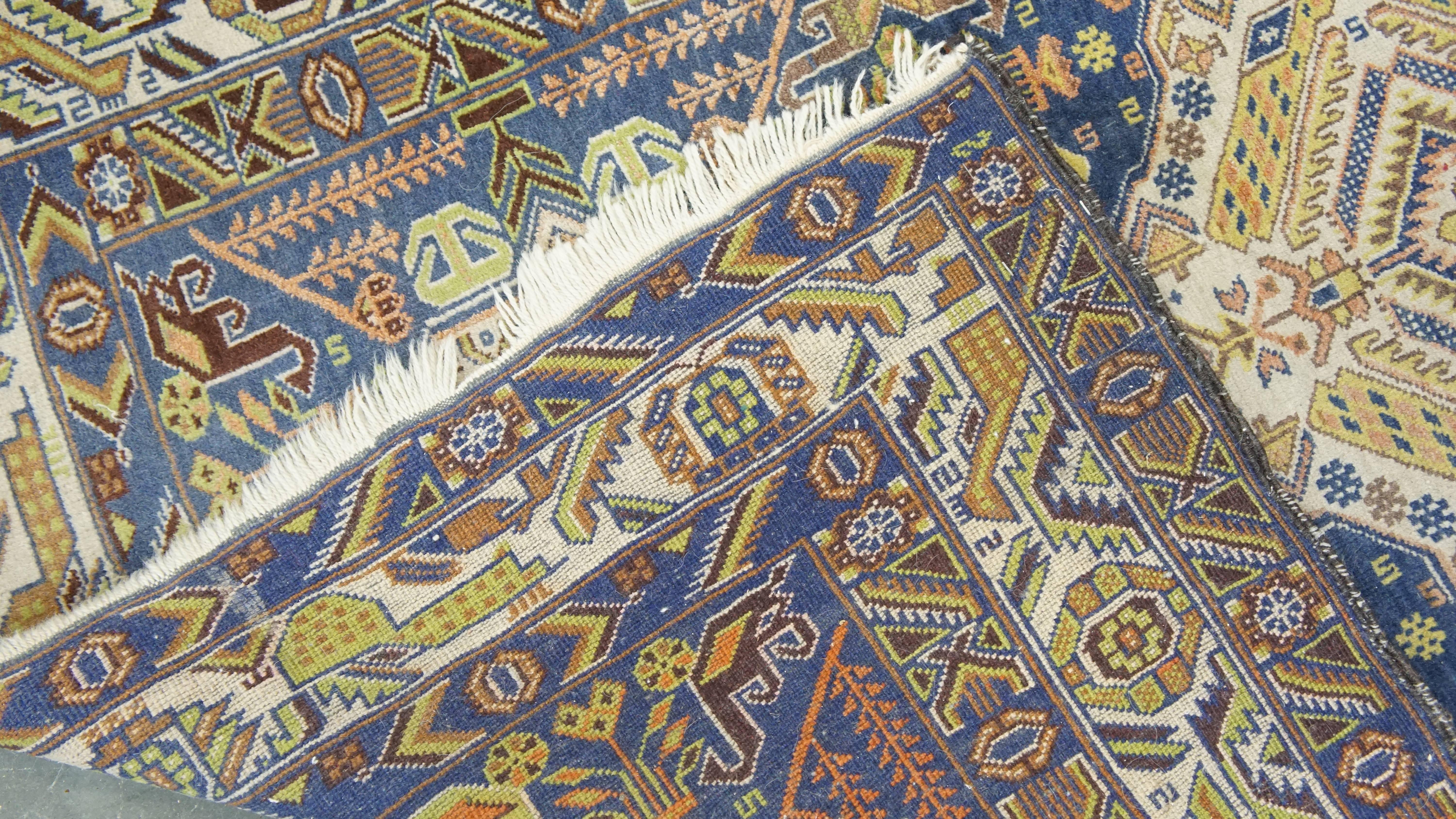 Let your home shine with this beautiful rug measuring 195x116 cm. It features lovely colors and exquisite details. Rugs like this are not only a sought-after item for the living room, but also consider using it in the bedroom, office, or hallway. A