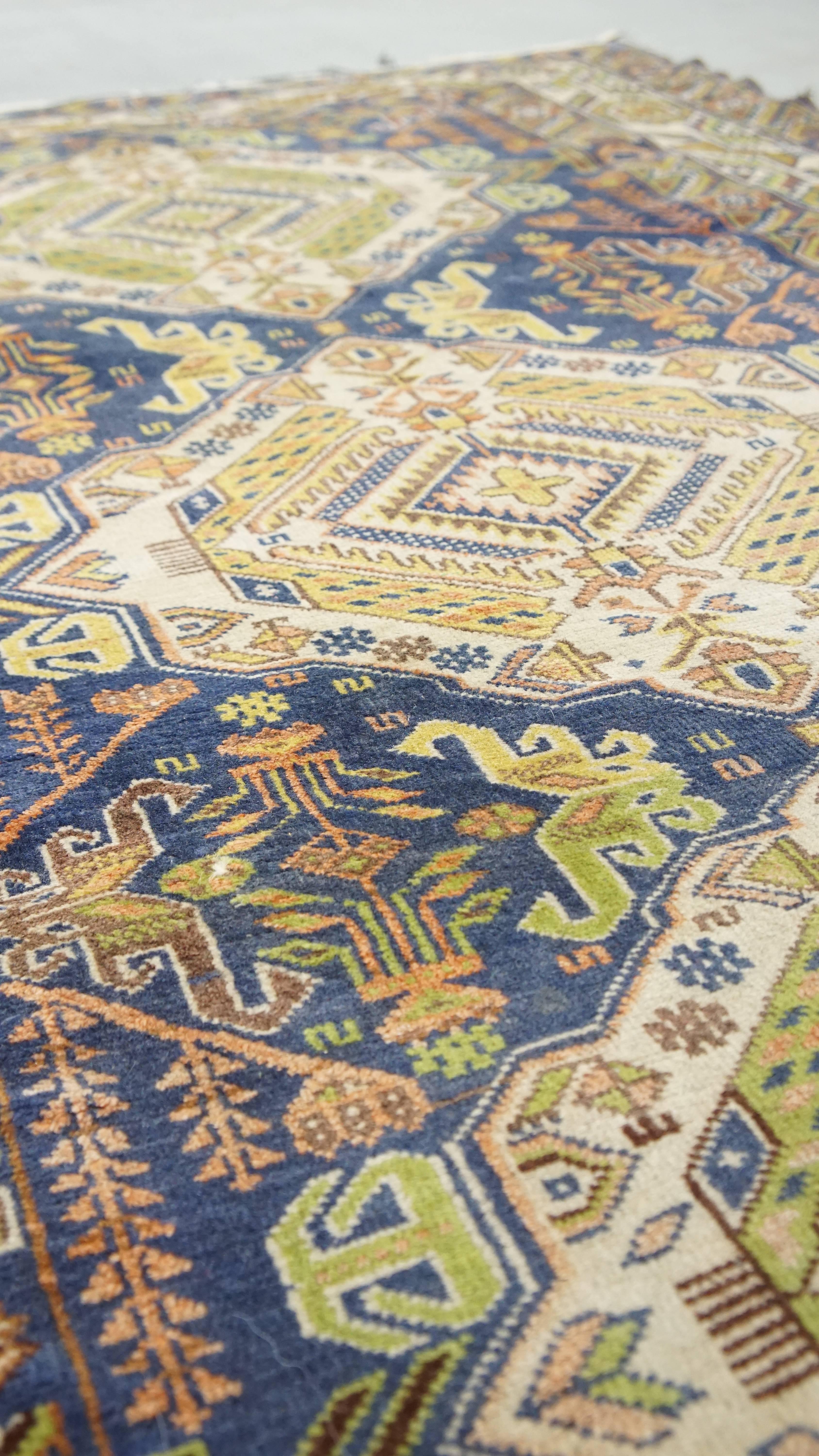 Cotton Hand-knotted rug with a beautiful pattern, 195×116 cm For Sale