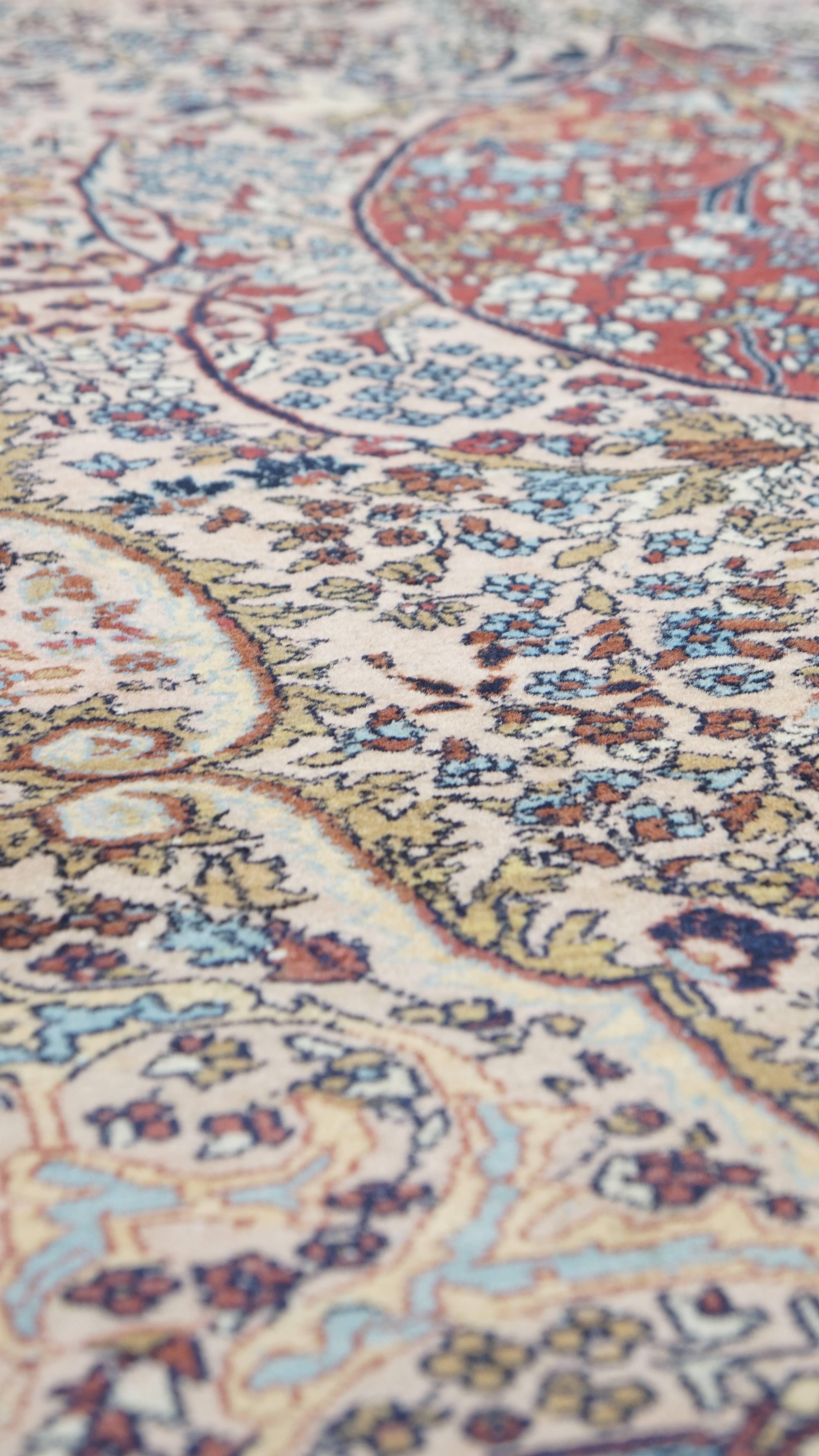 Handgeknüpfter Teppich mit Muster - 232x139cm im Zustand „Relativ gut“ im Angebot in Harderwijk, NL