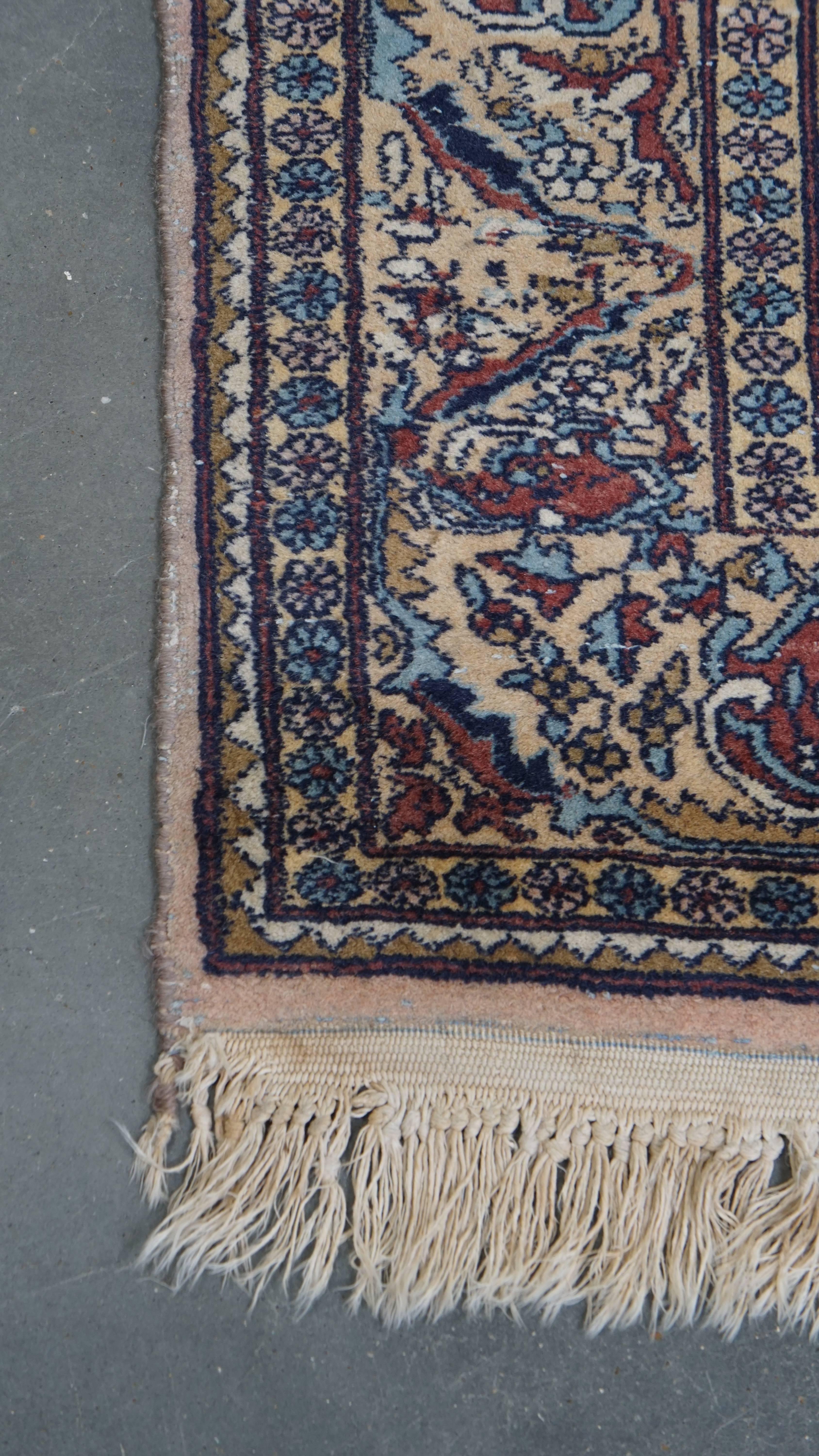 Handgeknüpfter Teppich mit Muster - 232x139cm (20. Jahrhundert) im Angebot