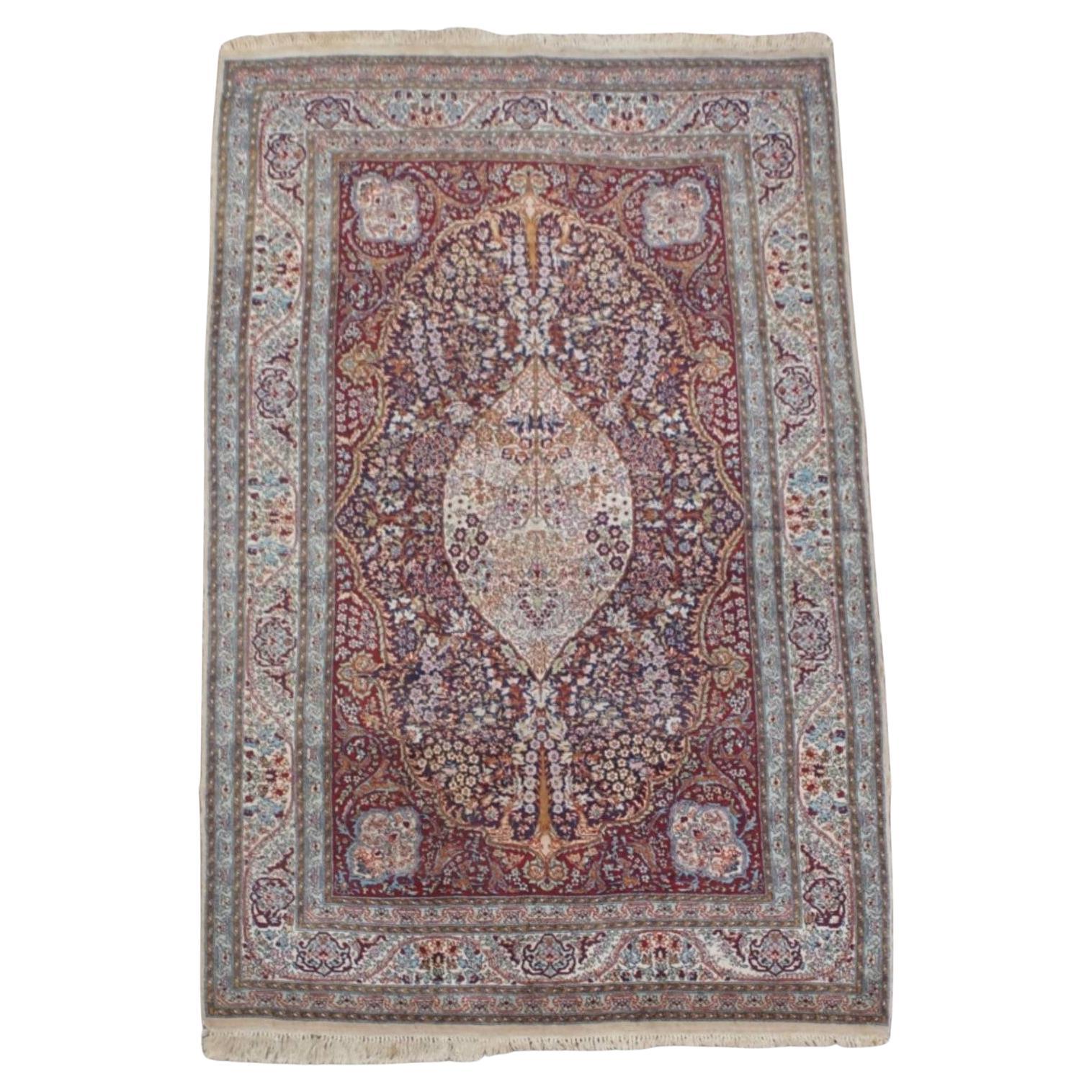 Tappeto annodato a mano con motivi e colori - 244x139cm in vendita