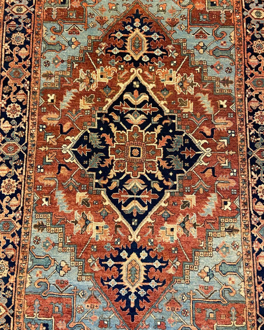 Handgeknüpft Rost und Blau Wolle Stammes-Teppich mit geometrischen Medaillon, 4' x 6' (Pflanzlich gefärbt) im Angebot