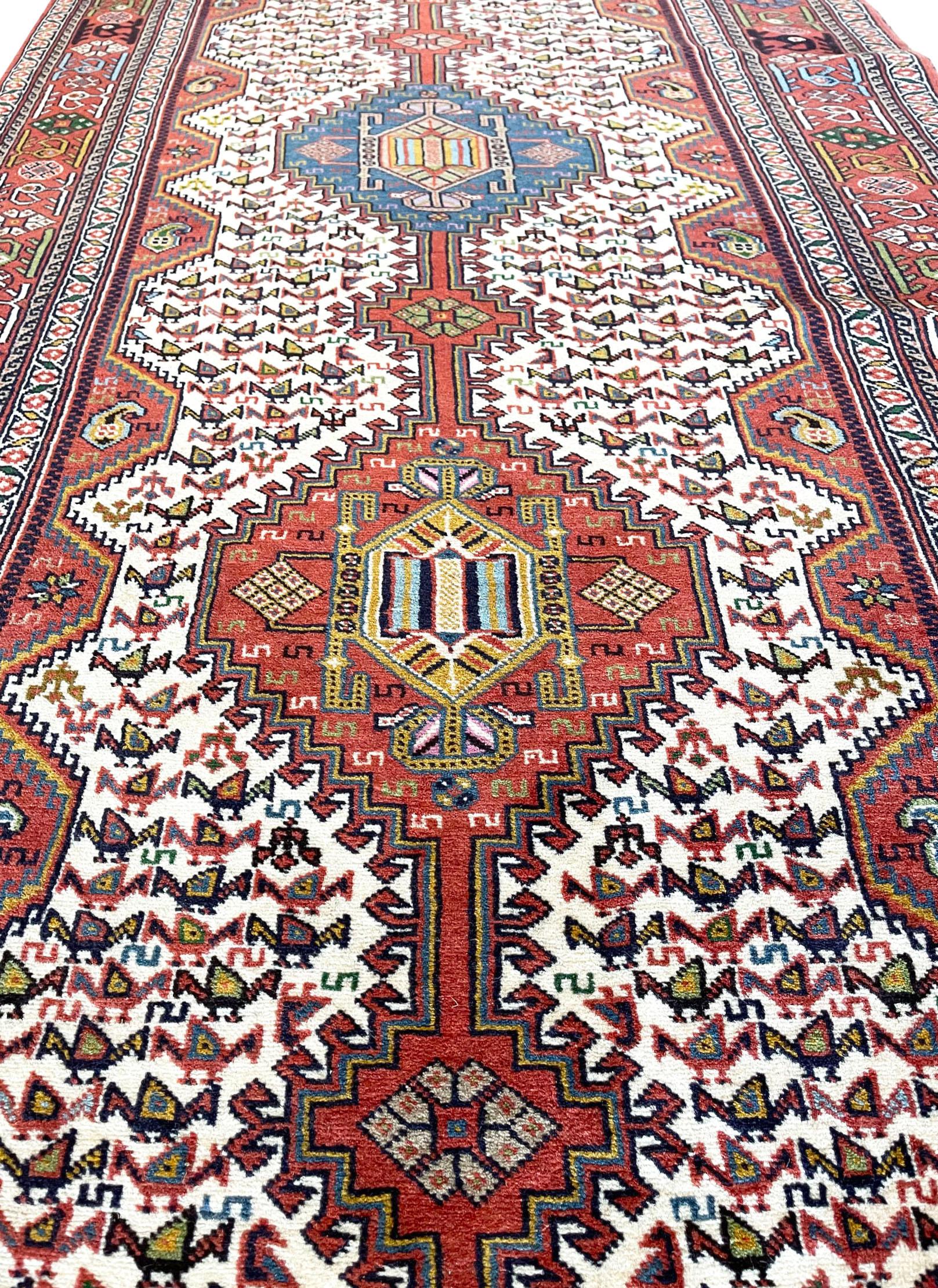 Persischer Quchan-Läufer-Teppich im Angebot 7