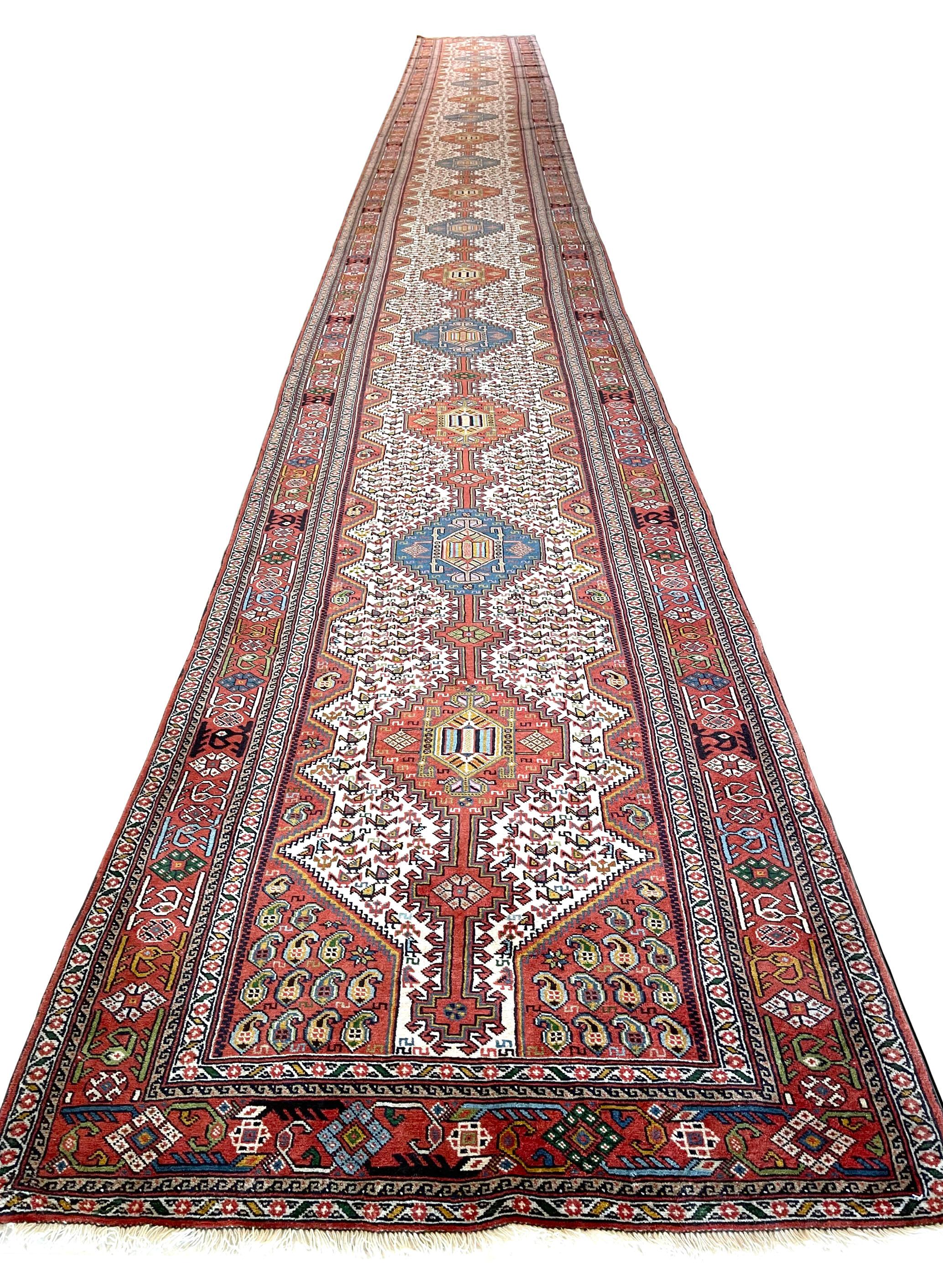 Persischer Quchan-Läufer-Teppich im Angebot 10