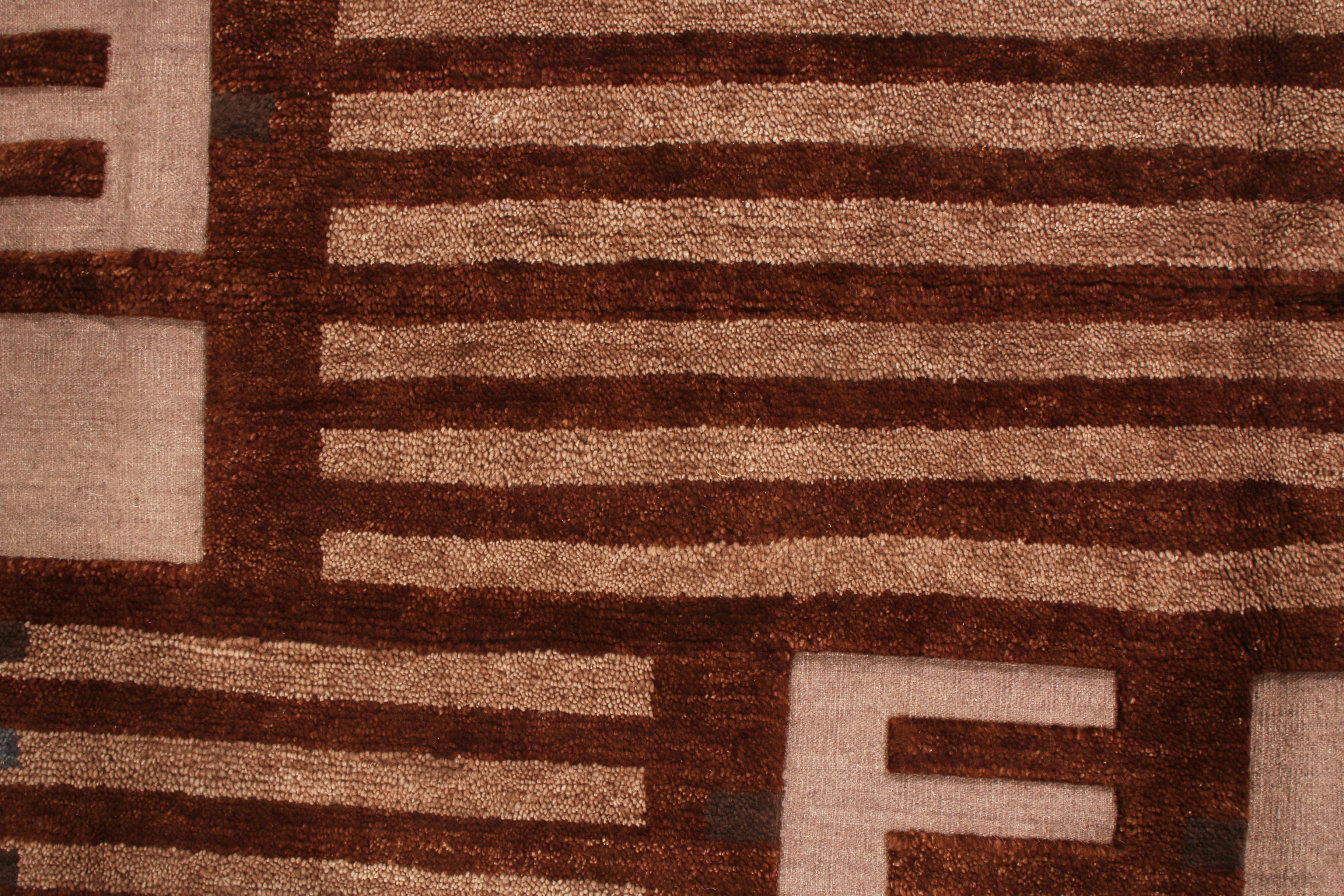 Scandinavo moderno Hand Knotted Scandinavian Style Geometric Beige and Brown Wool Rug in vendita