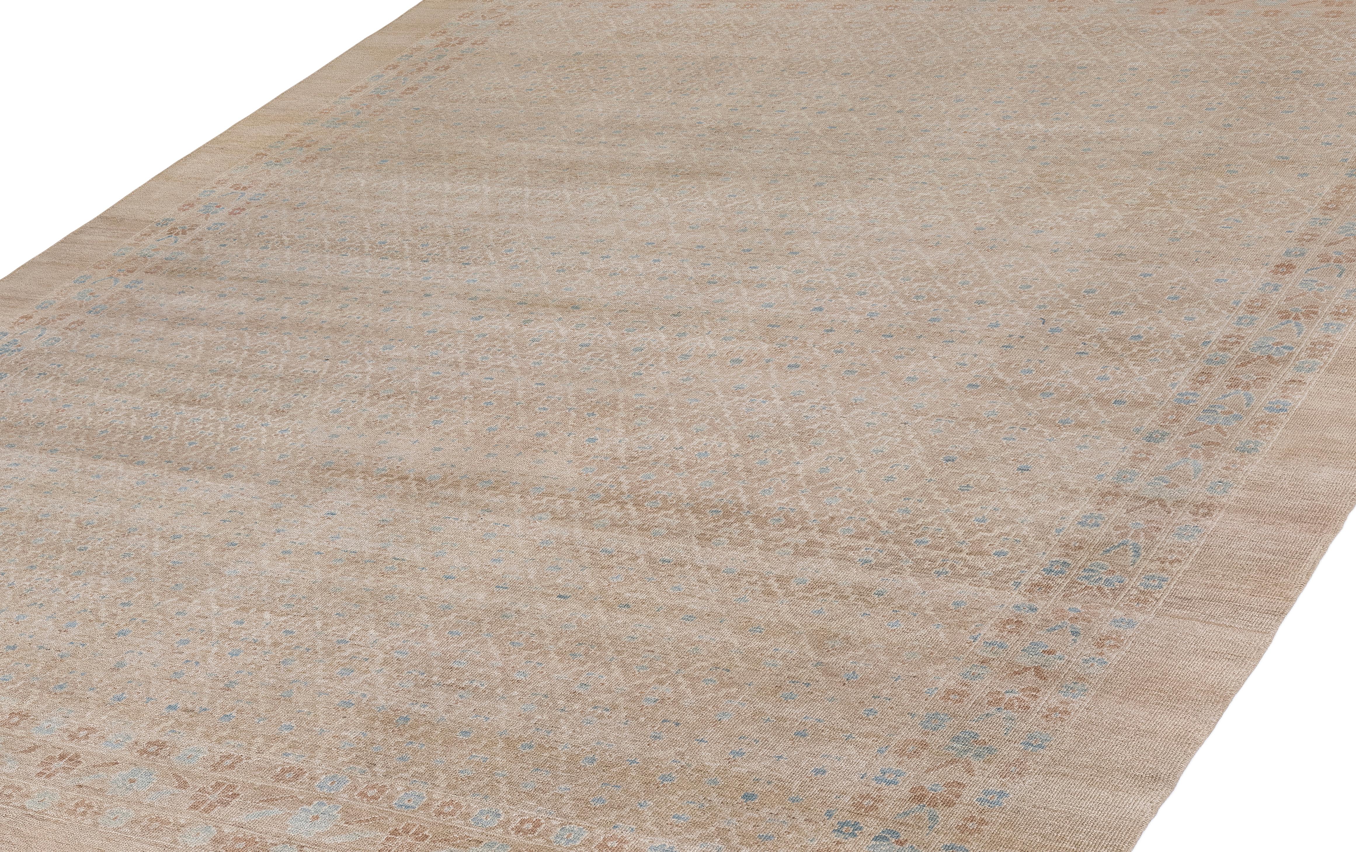 Perse Tapis Serab noué à la main dans des tons chameau et sable avec des teintures organiques, Persan en vente