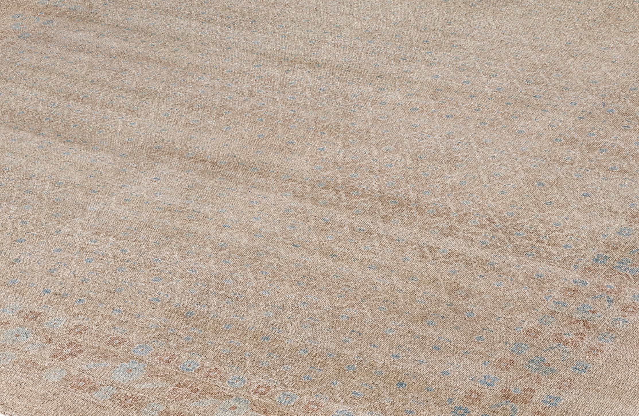 Noué à la main Tapis Serab noué à la main dans des tons chameau et sable avec des teintures organiques, Persan en vente