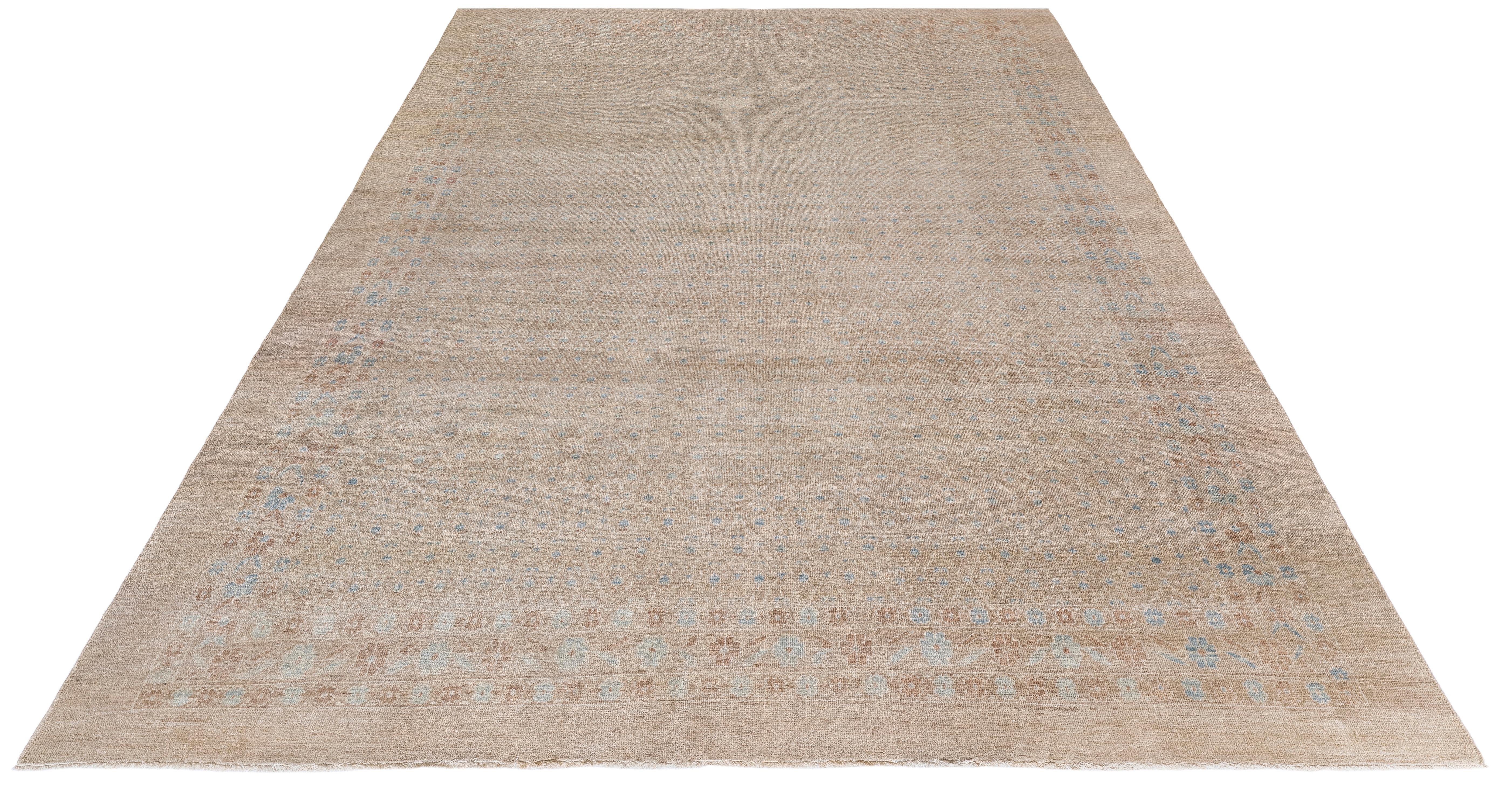 Tapis Serab noué à la main dans des tons chameau et sable avec des teintures organiques, Persan Neuf - En vente à New York, NY