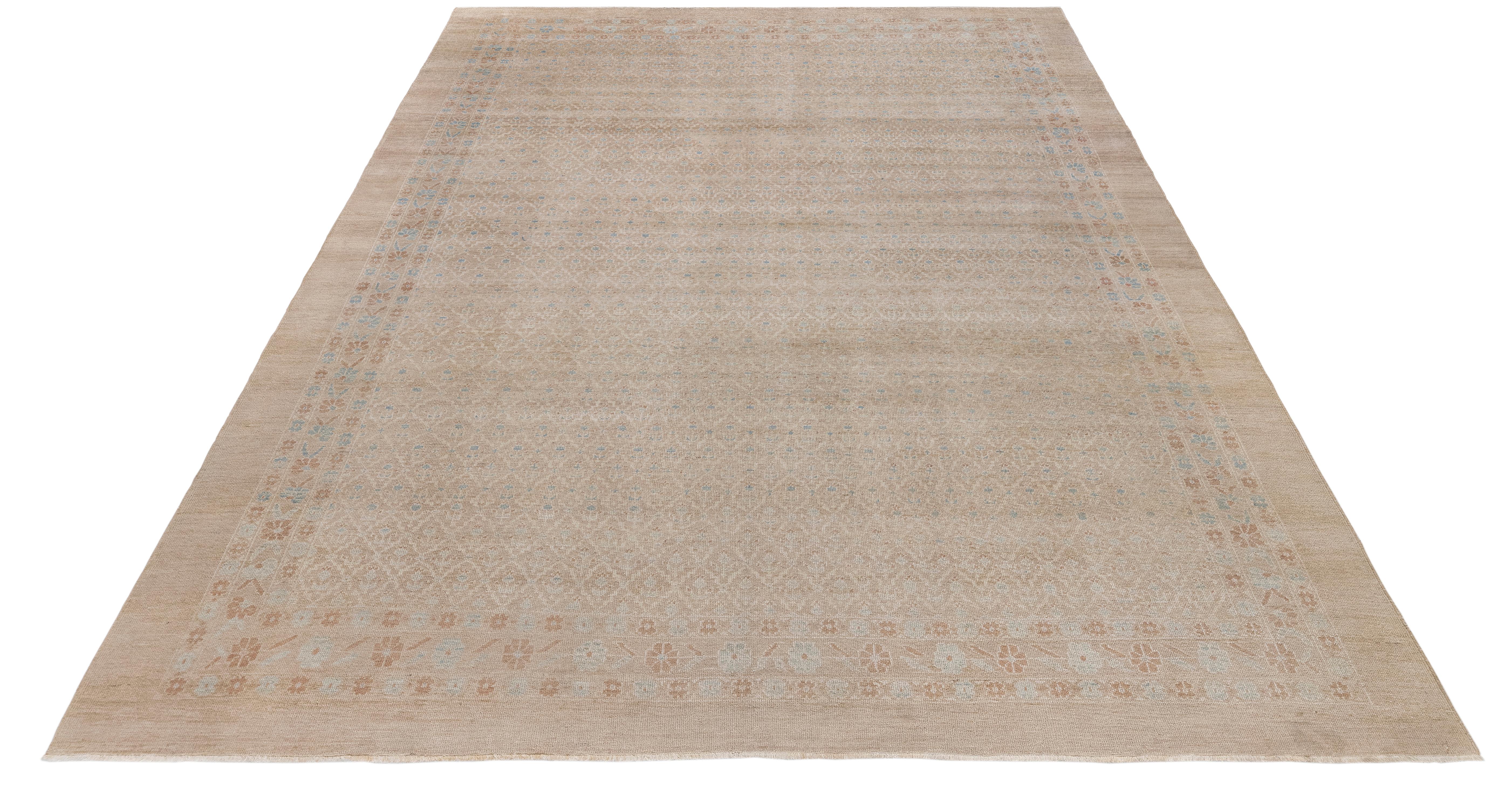 XXIe siècle et contemporain Tapis Serab noué à la main dans des tons chameau et sable avec des teintures organiques, Persan en vente