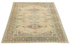 Handgeknüpfter, von Serapi inspirierter moderner Wollteppich in gedeckten Pastelltönen und Sand 11x13