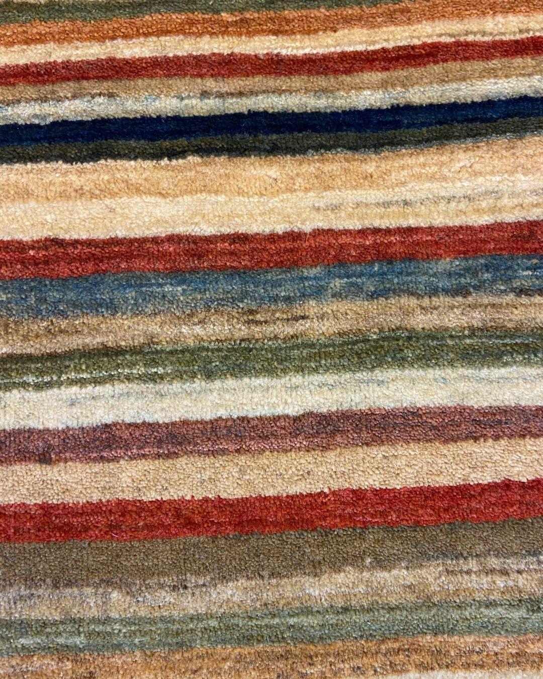 Handgeknüpfter Shekarloo-Wollteppich mit gestreiftem Muster in Erdtönen, 3' x 5' (21. Jahrhundert und zeitgenössisch) im Angebot