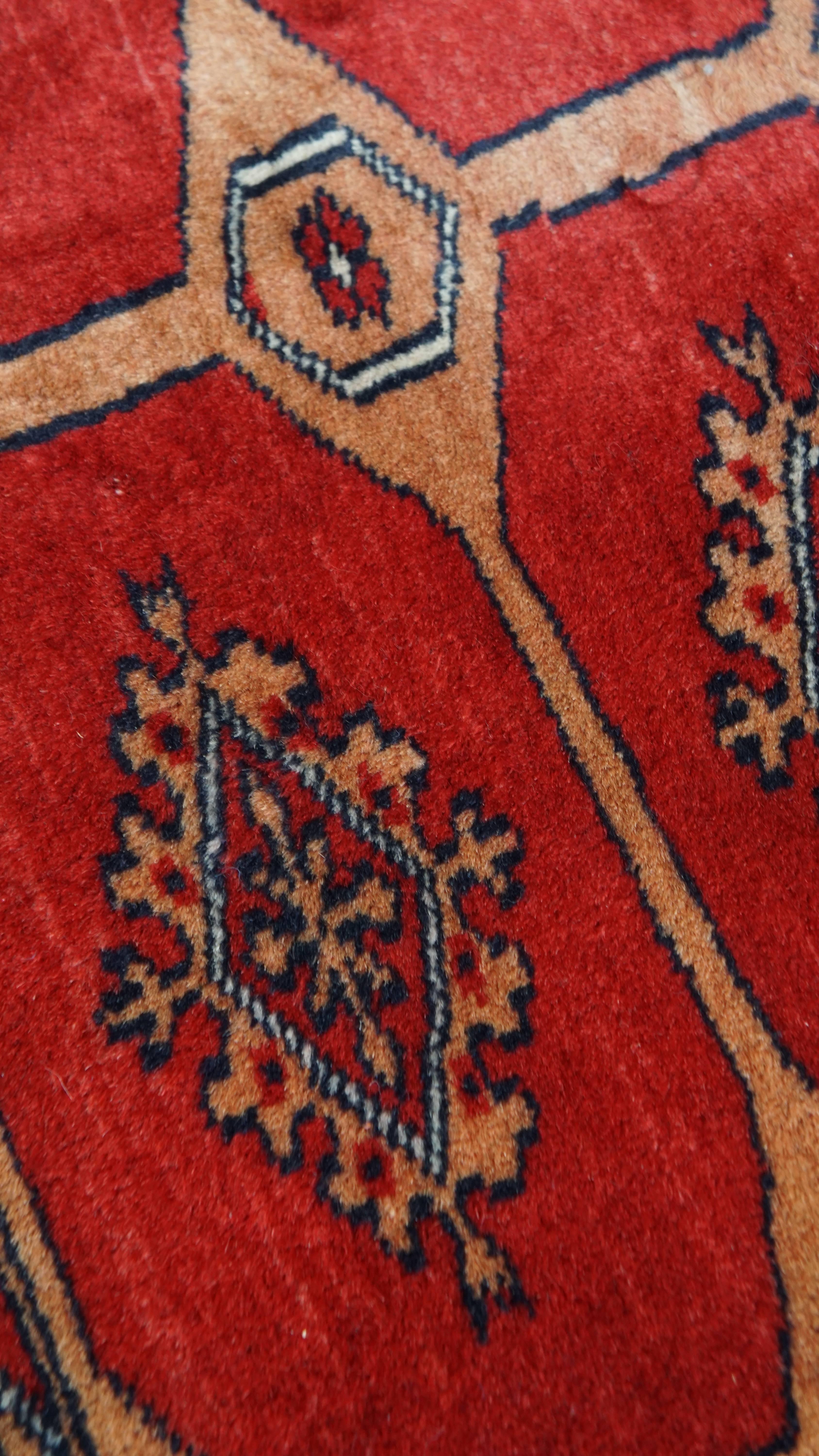 Handgeknüpfter quadratischer Teppich mit roten Tönen - 63x61 cm (Klassisch-römisch) im Angebot