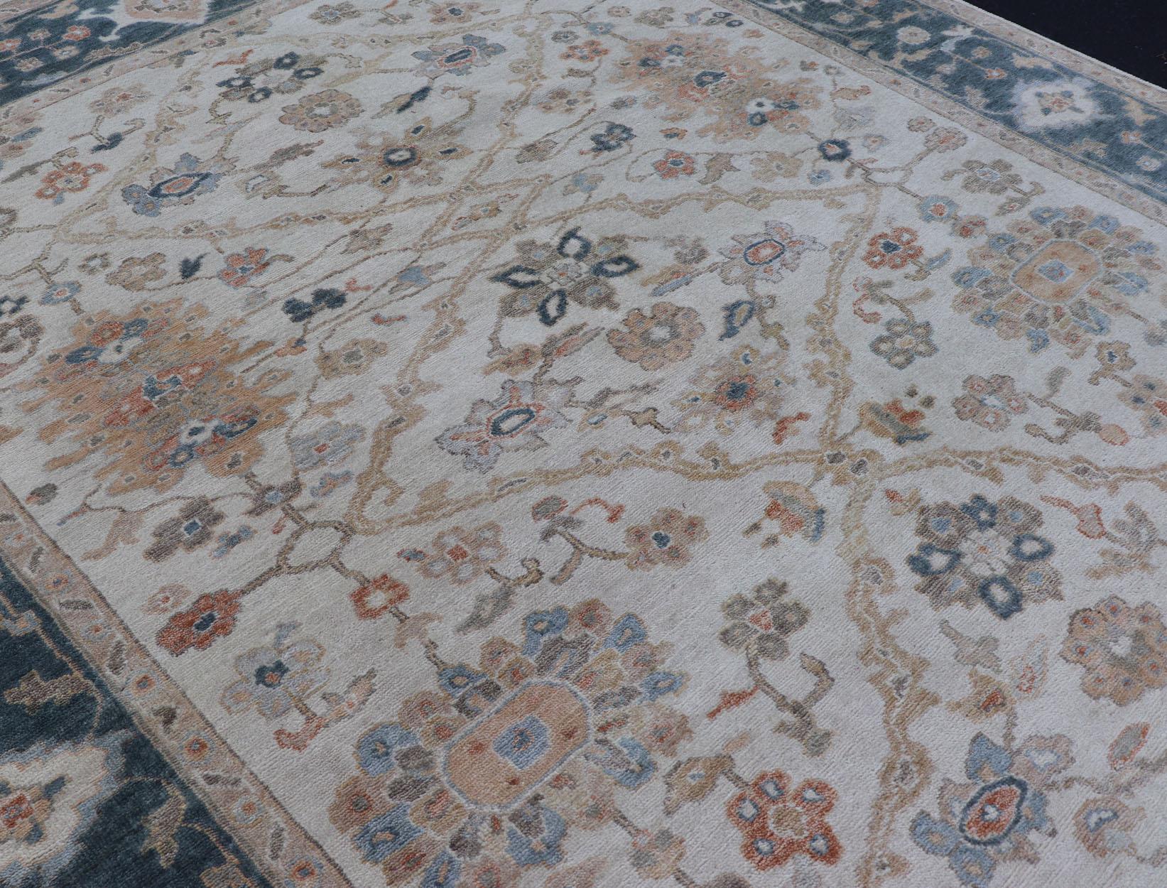 Oushak Design-Teppich von Keivan Woven Arts in Teal Blau, Creme und mehrfarbigen Farben (Indisch) im Angebot