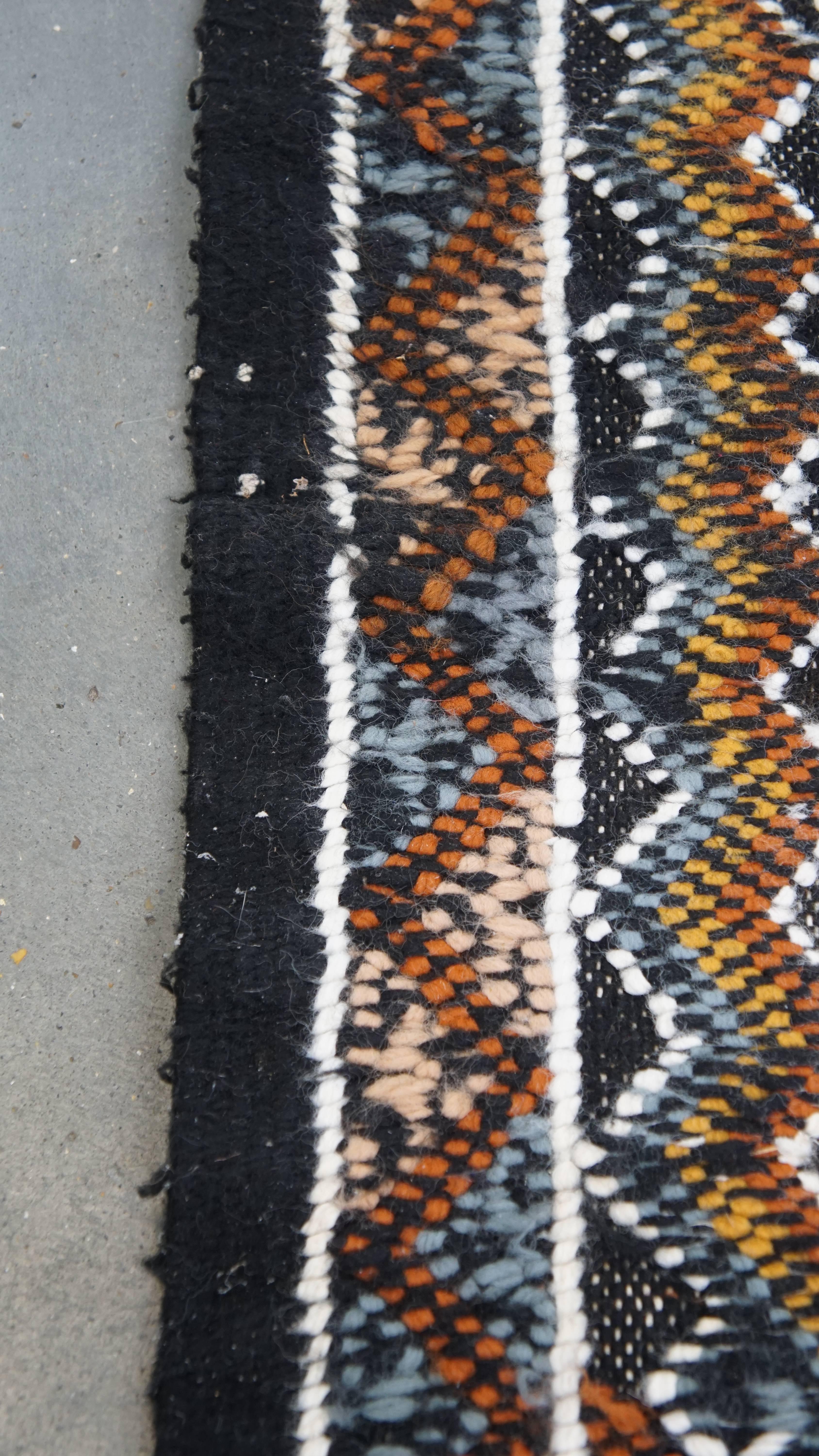 Hand-Knotted Subtle Colorful Rug with Beautiful Pattern – 108x50 cm In Good Condition For Sale In Harderwijk, NL