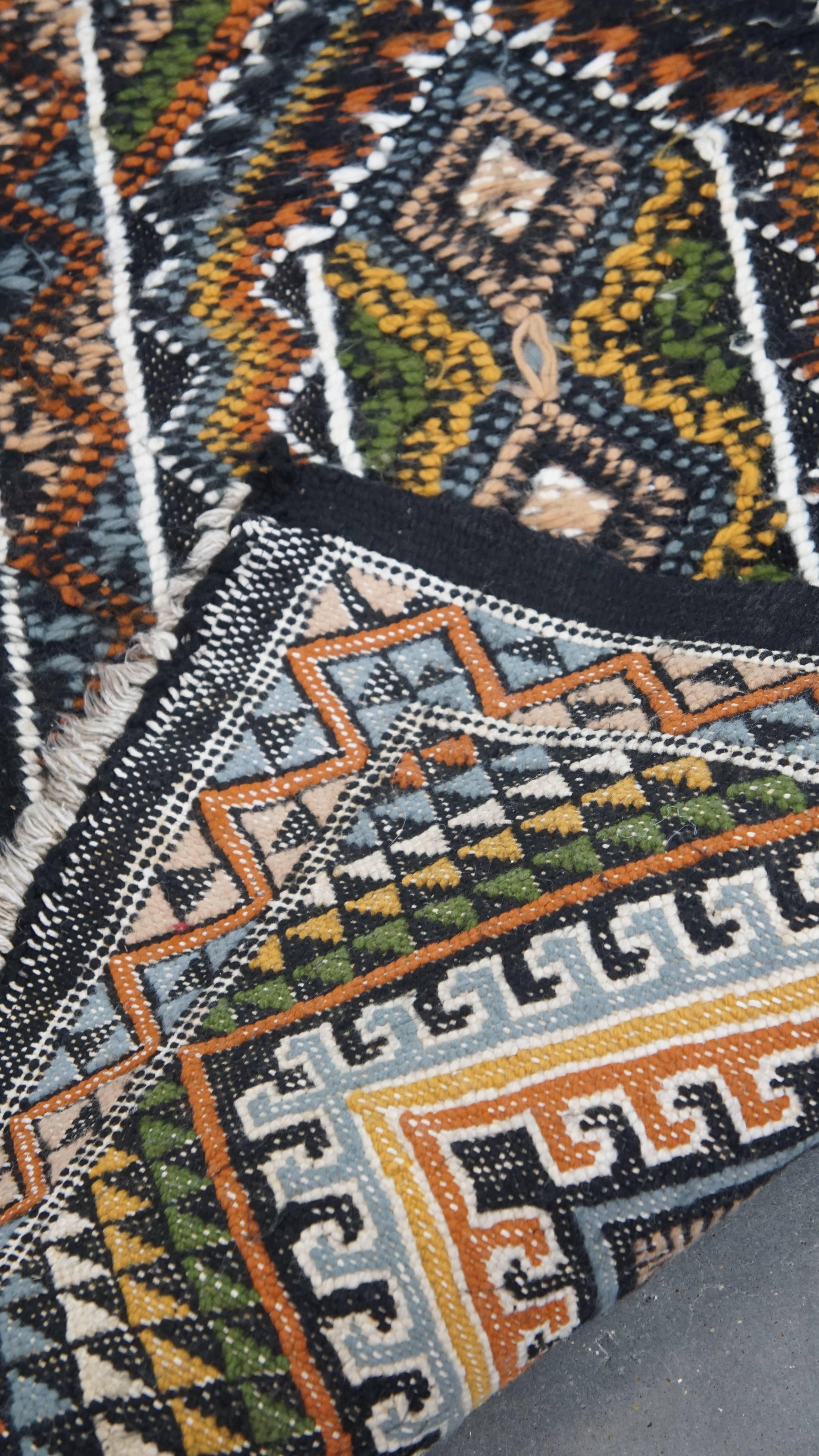 Cotton Hand-Knotted Subtle Colorful Rug with Beautiful Pattern – 108x50 cm For Sale